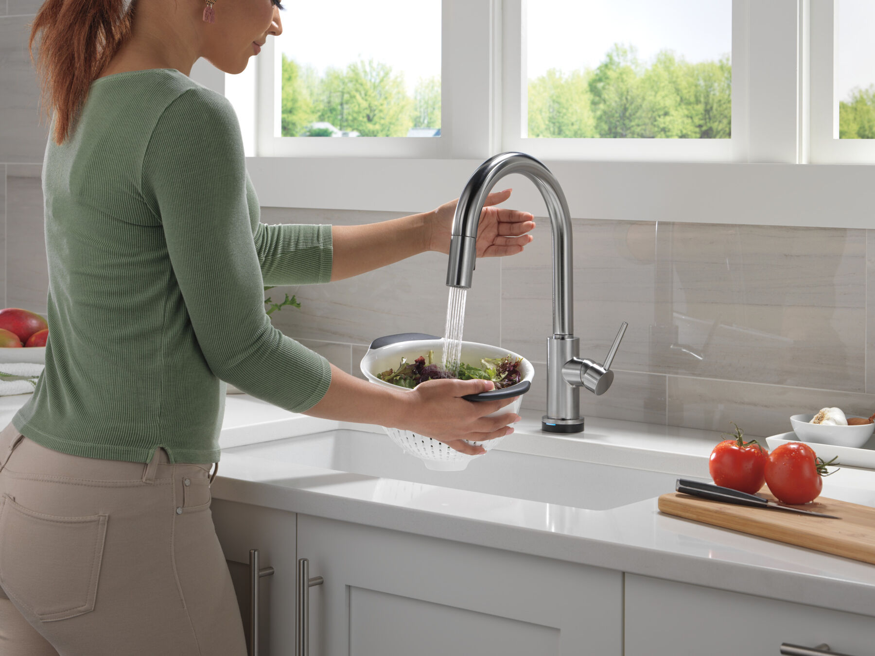 Touch2O with Touchless Technology Single Handle Pull-Down Kitchen Faucet with Soap Dispenser