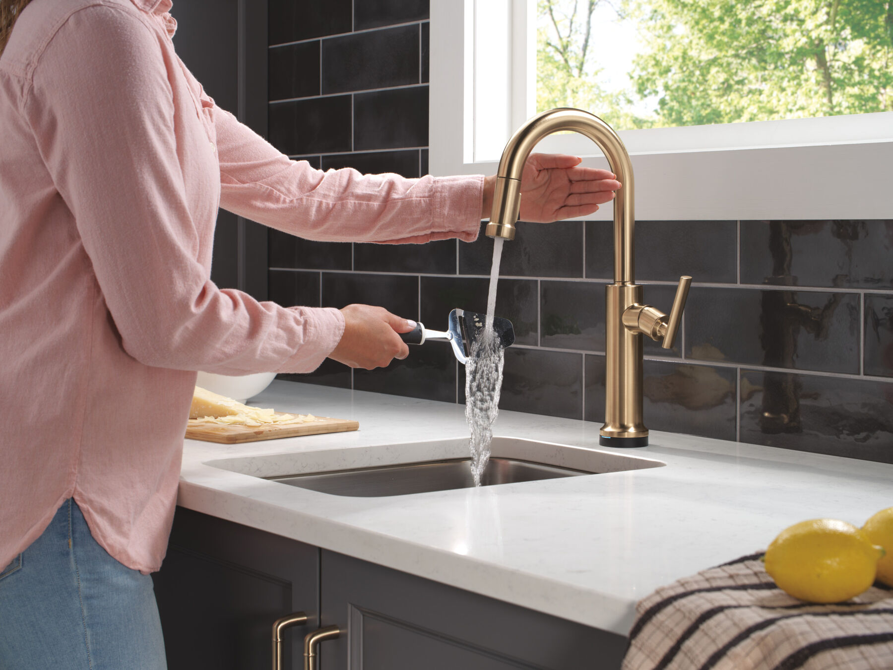 Touch2O&reg; Technology Bar / Prep Faucet with Touchless Technology