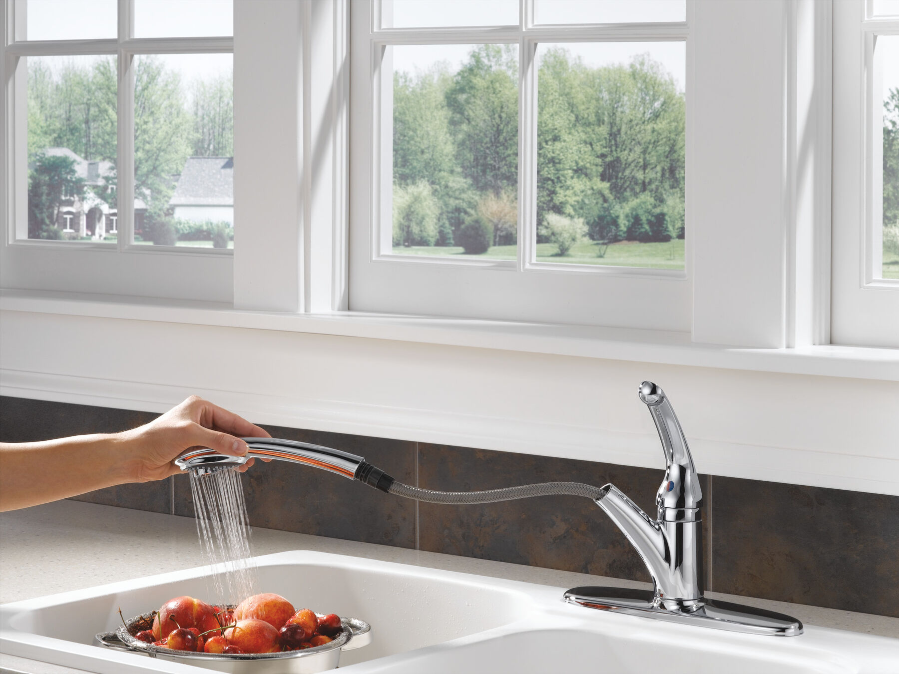 Single Handle Pull-Out Kitchen Faucet, image 2