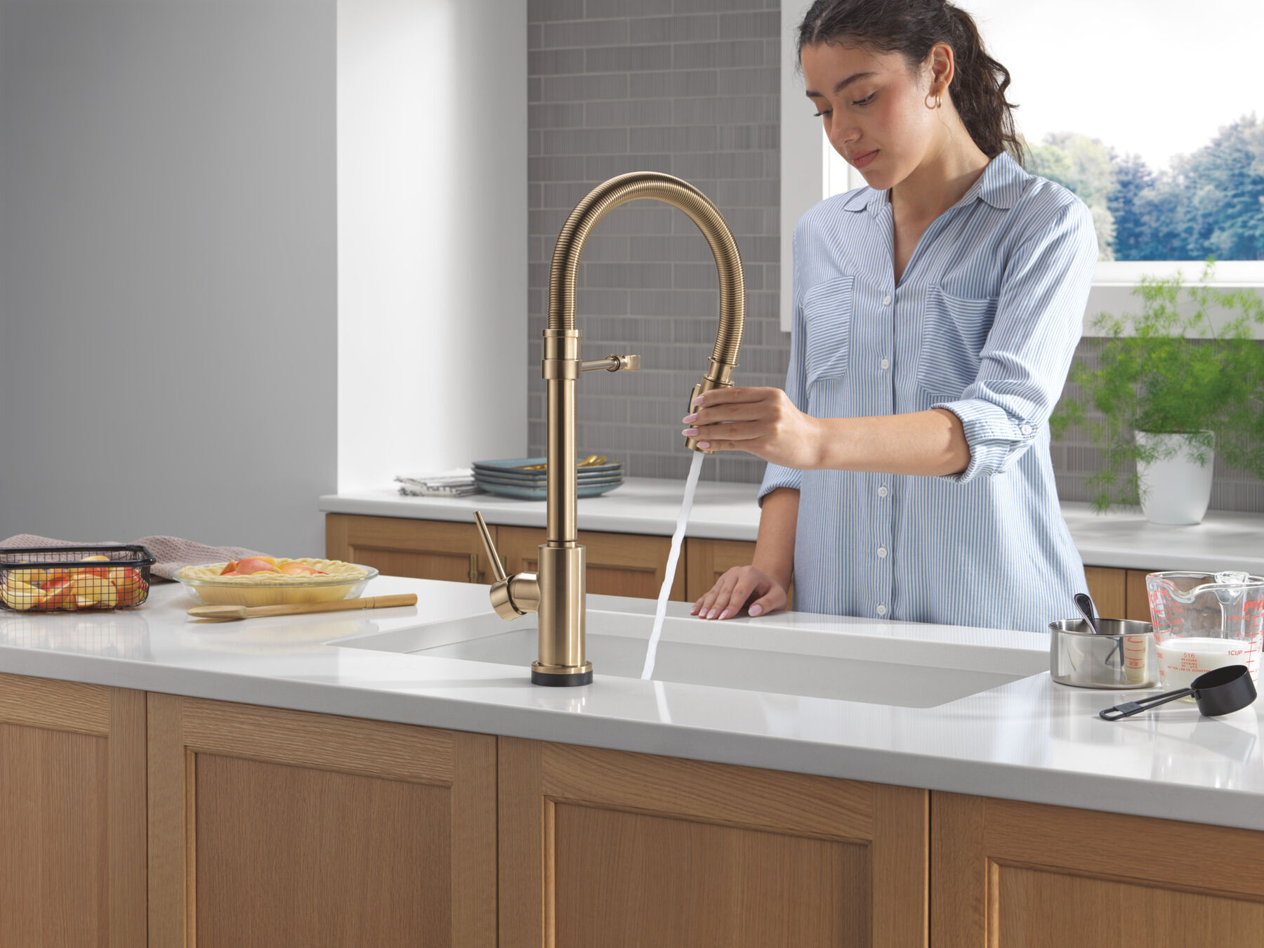 Touch<sub>2</sub>O® Technology Kitchen Faucet with Touchless Technology, image 3