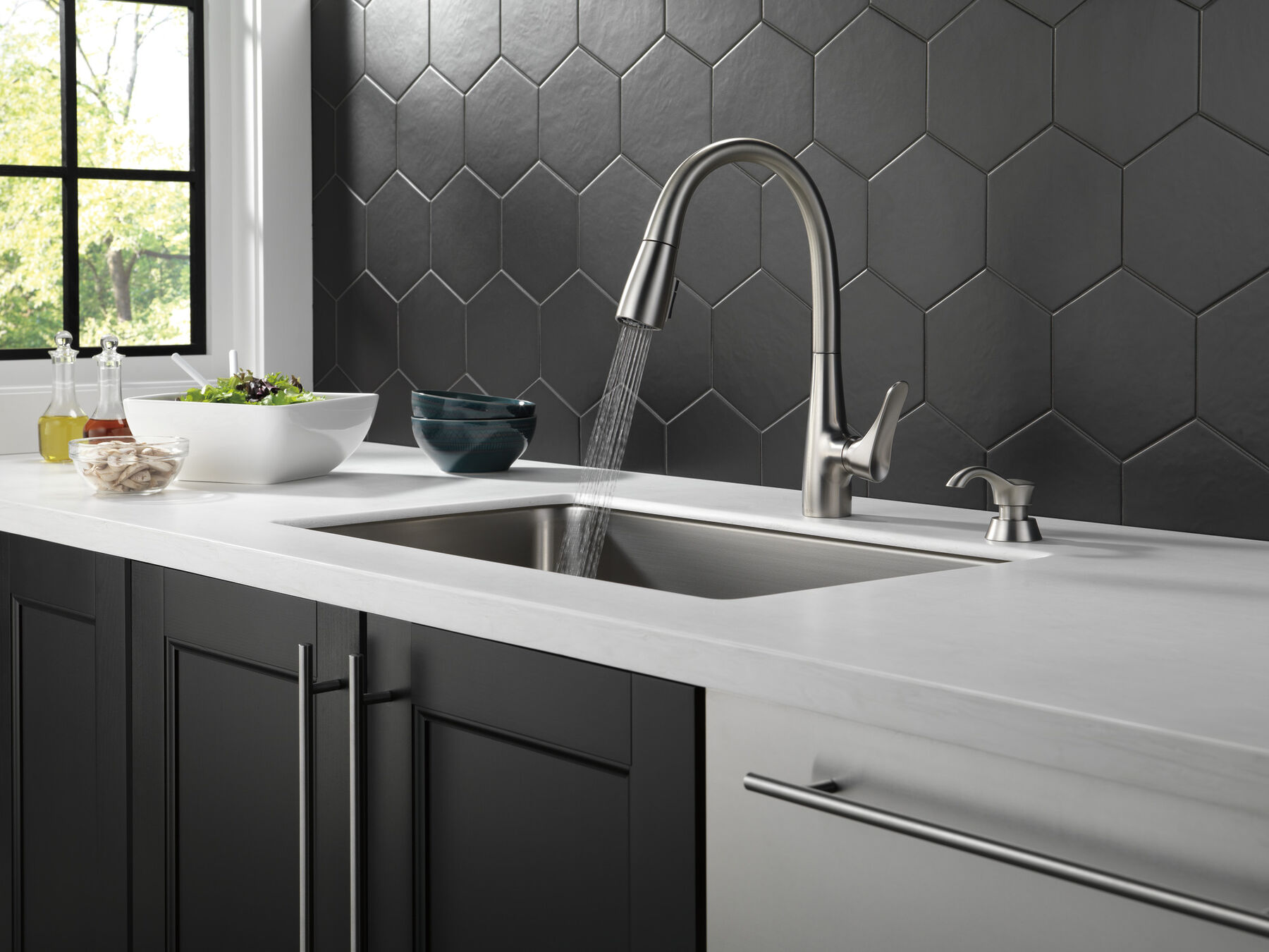 Single Handle Pull-Down Kitchen Faucet with ShieldSpray, image 8