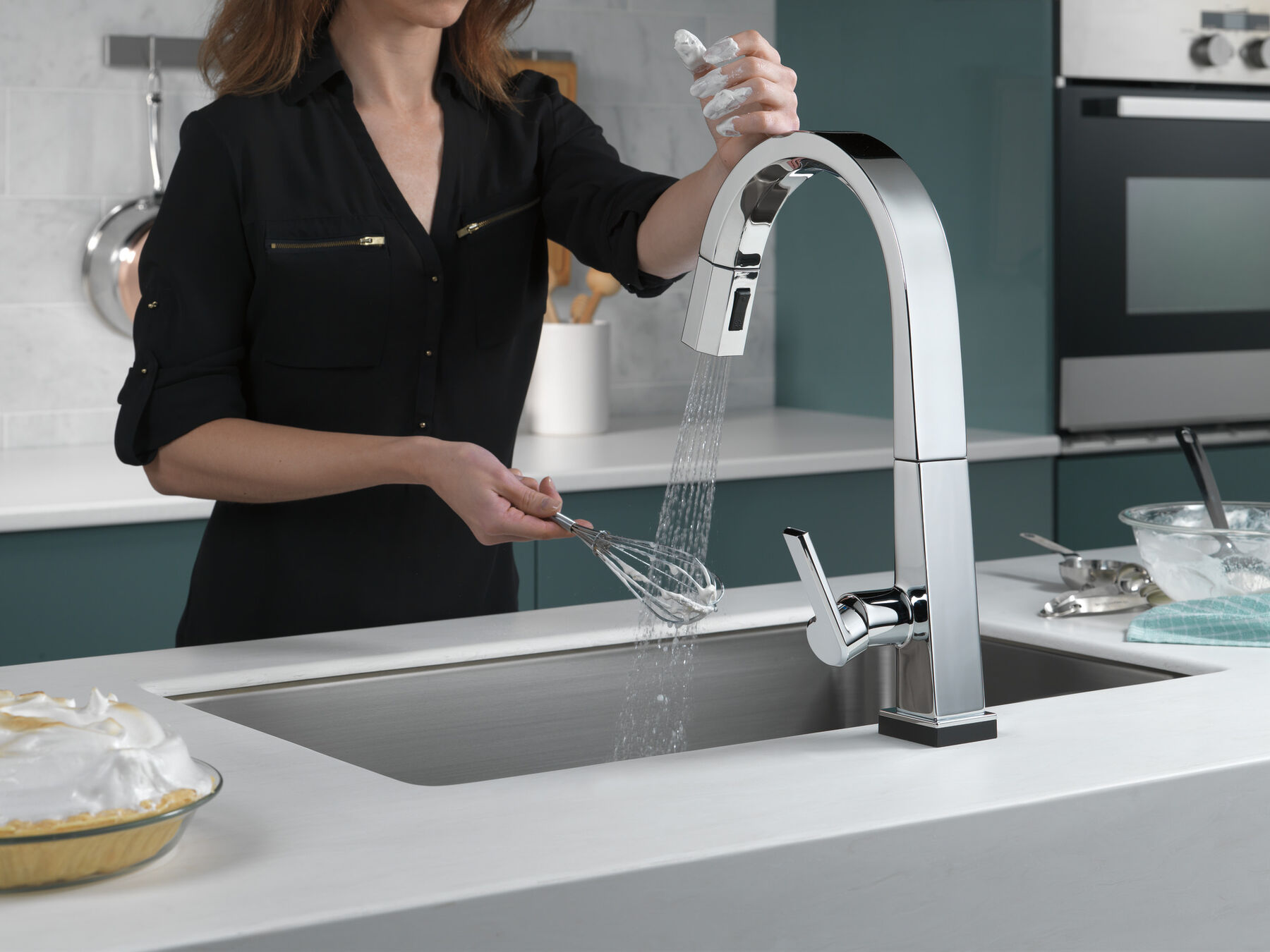 Single Handle Pull-Down Kitchen Faucet with Touch<sub>2</sub>O® Technology, image 2