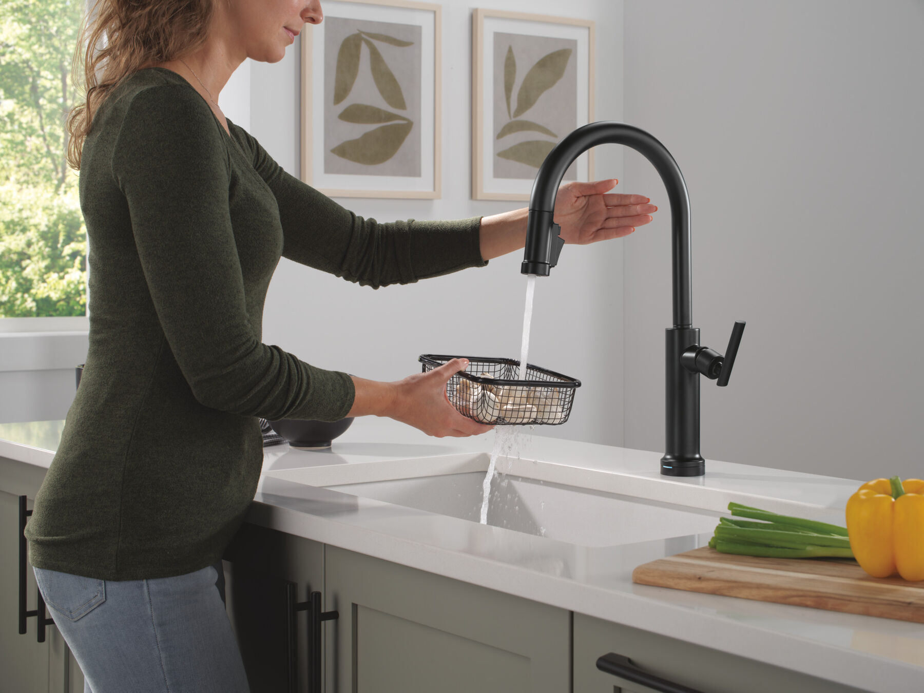 Touch2O&reg; Technology Kitchen Faucet with Touchless Technology