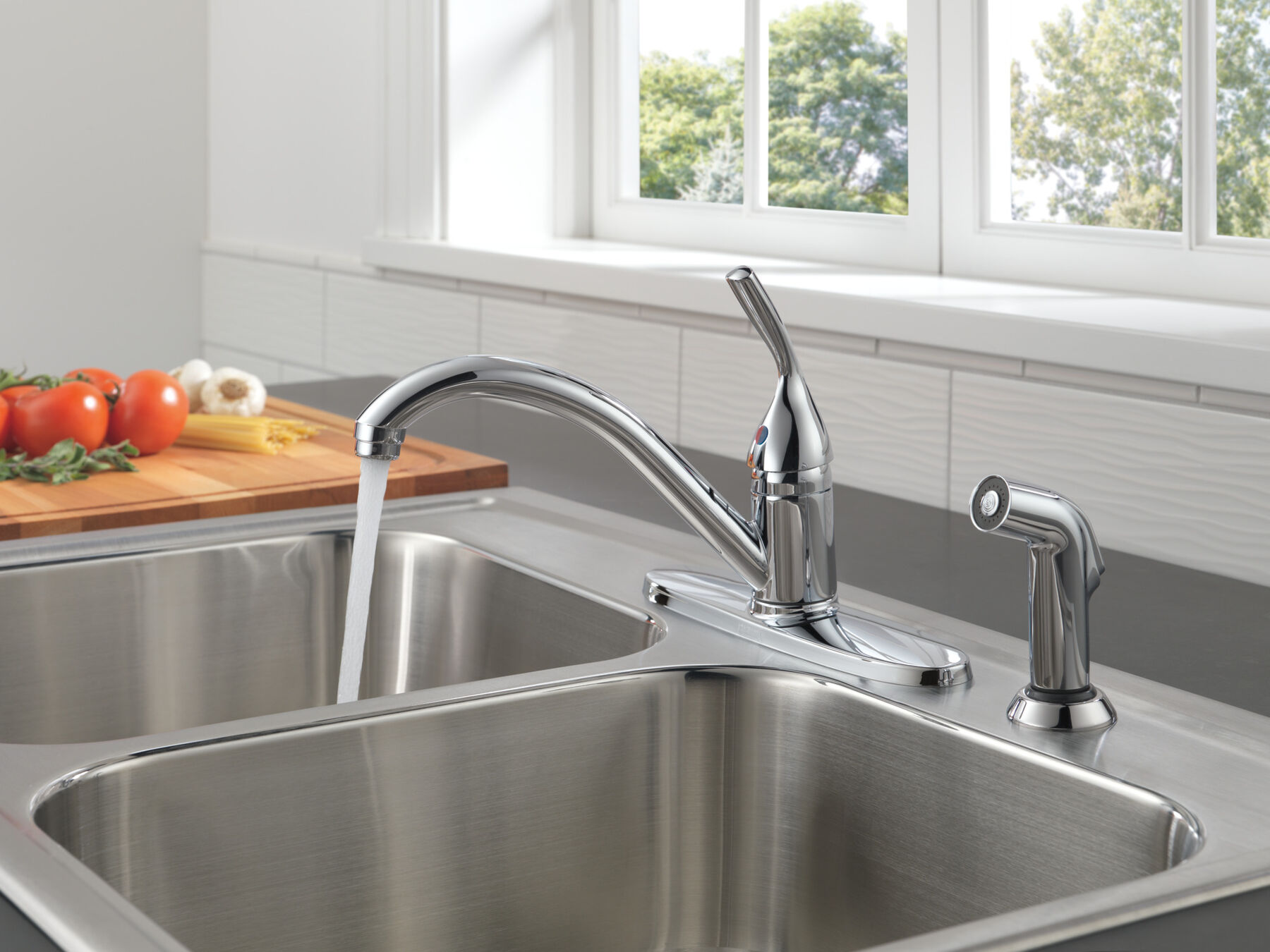 Single Handle Kitchen Faucet with Spray (Recertified), image 2