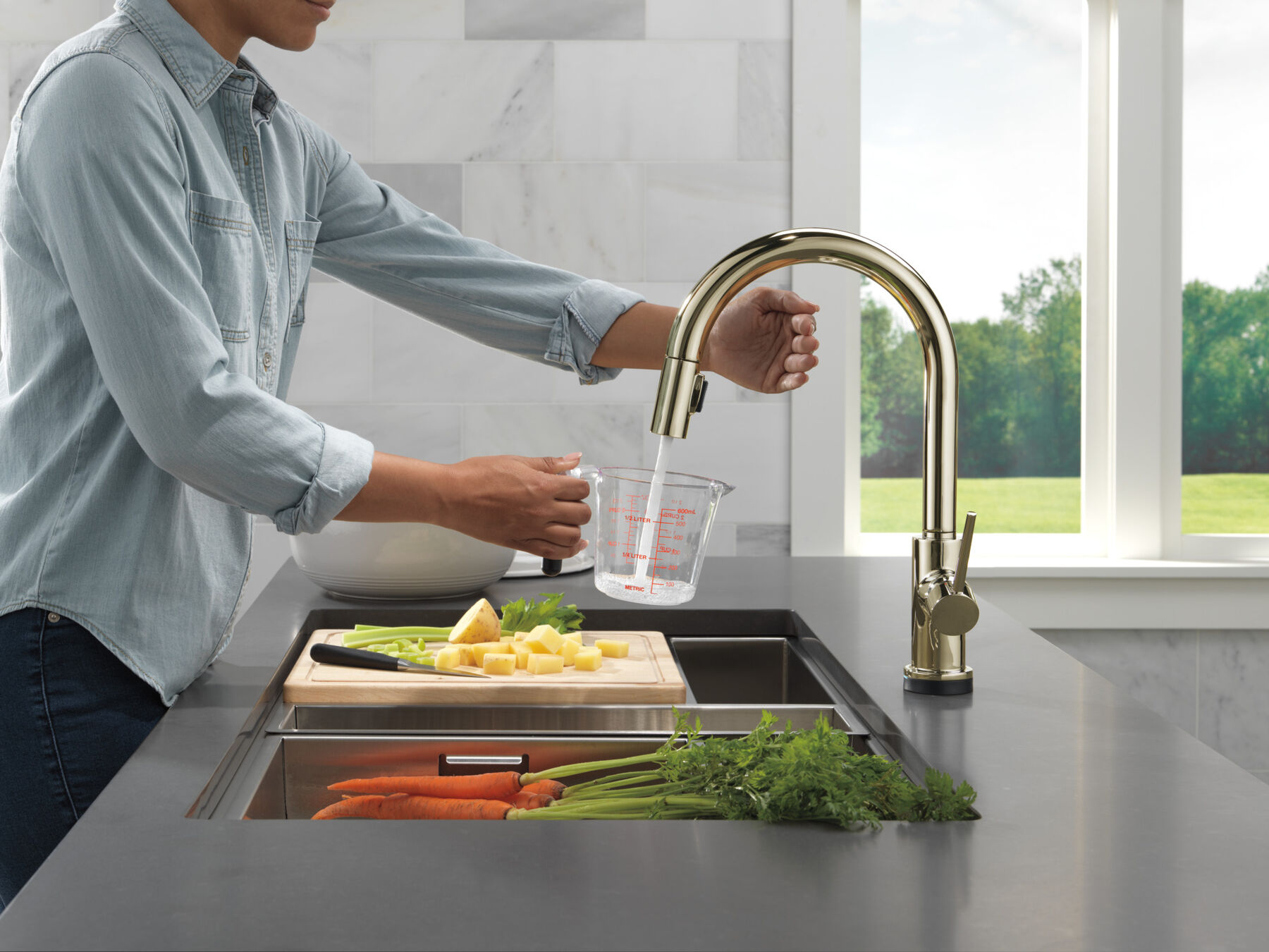 VoiceIQ&reg; Kitchen Faucet with Touch<sub>2</sub>O&reg; Technology with Touchless Technology, image 5