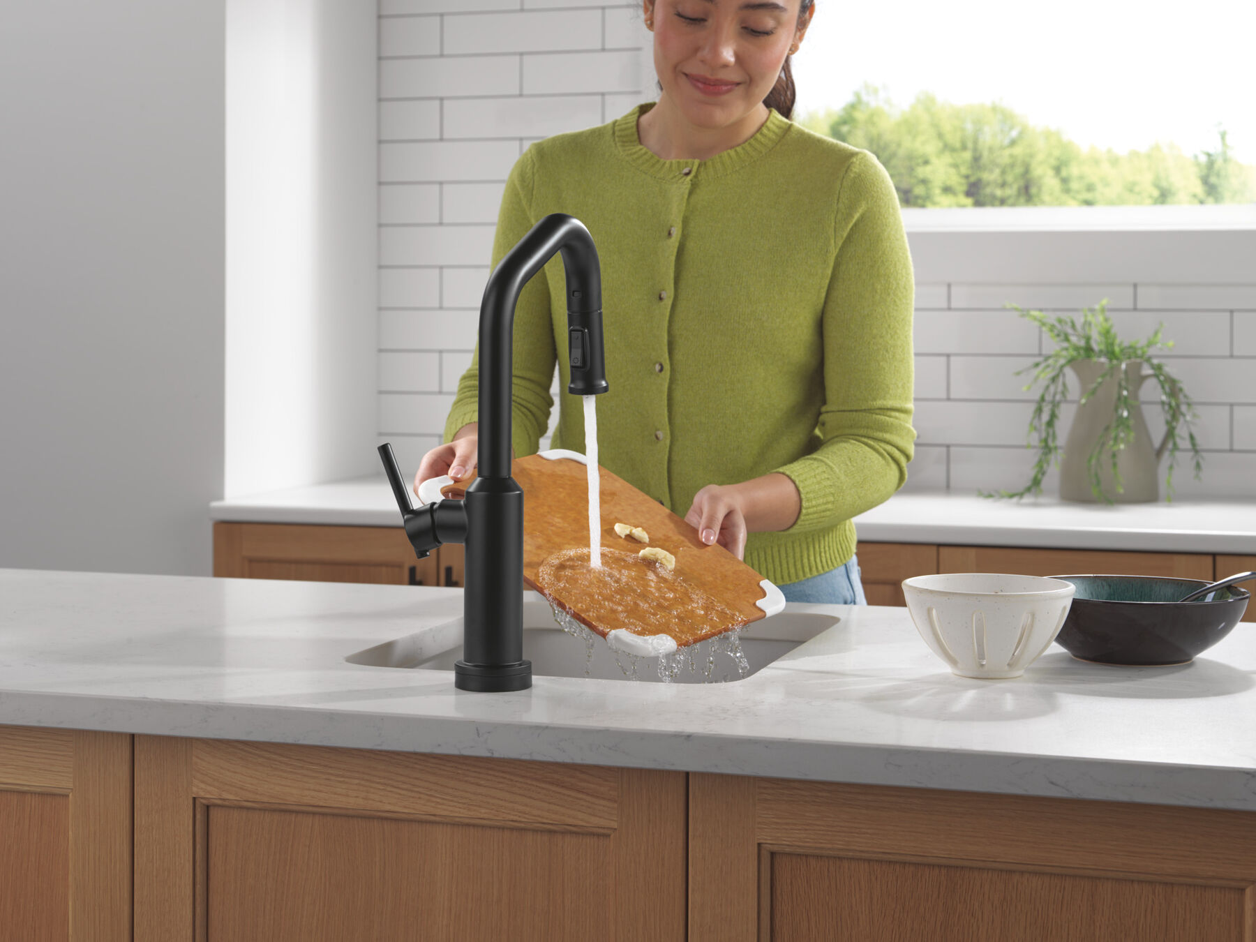 Touch2O&reg; Bar / Prep Faucet with Touchless Technology, image 4