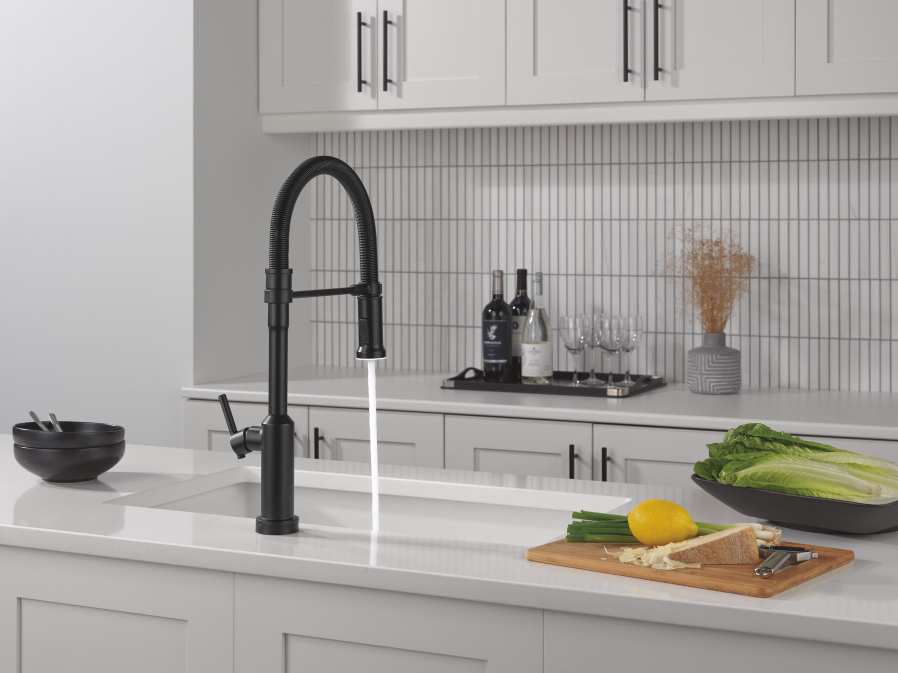 Touch2O&reg; Technology Kitchen Faucet with Touchless Technology, image 17