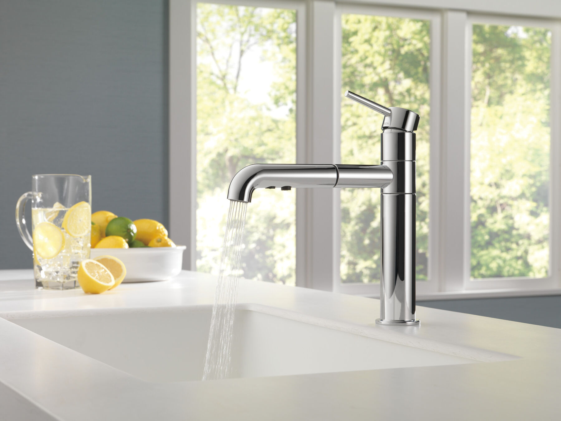 Single Handle Pull-Out Kitchen Faucet, image 1