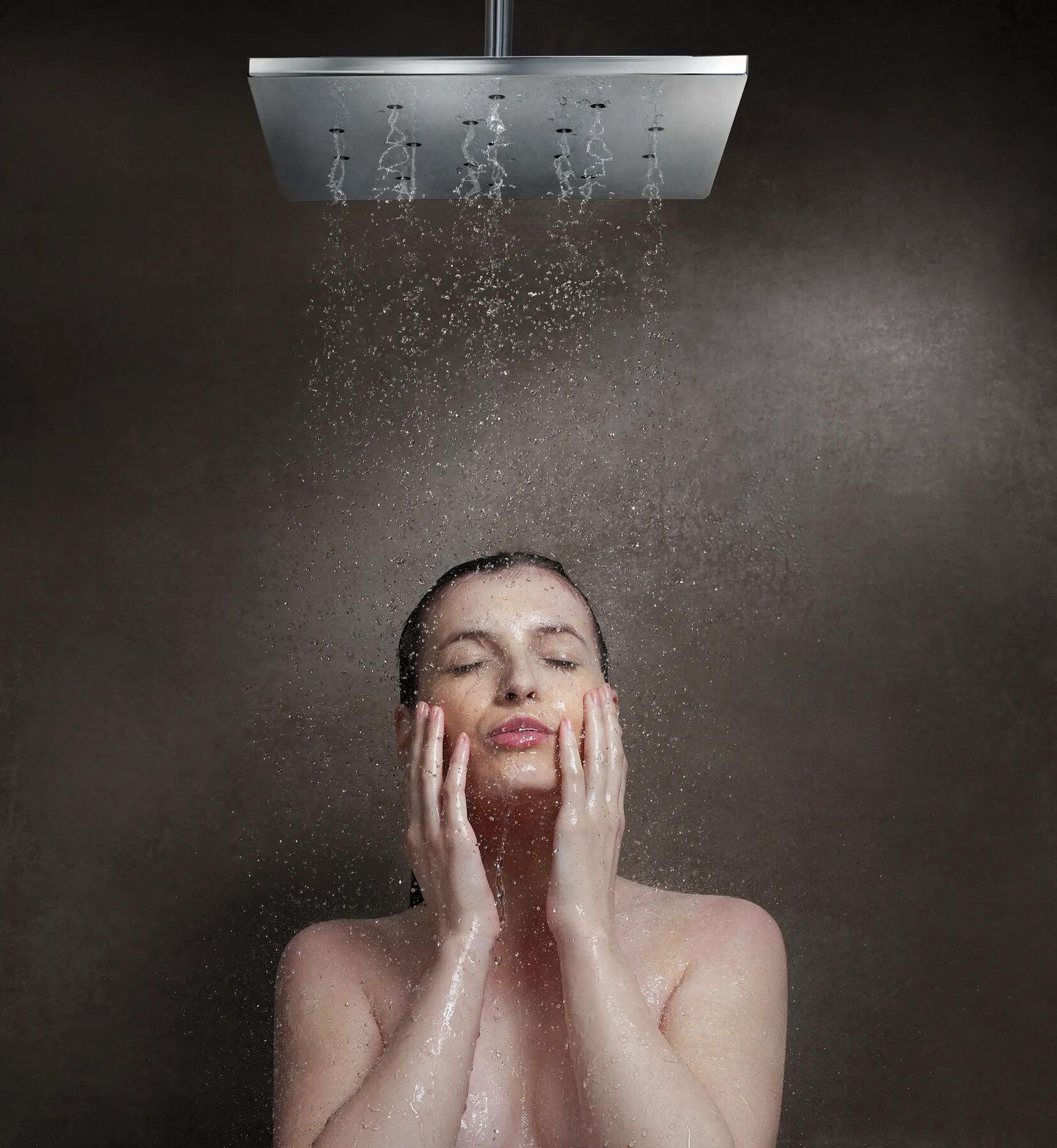 14" Square Showerhead with H<sub>2</sub>Okinetic&reg;  Technology