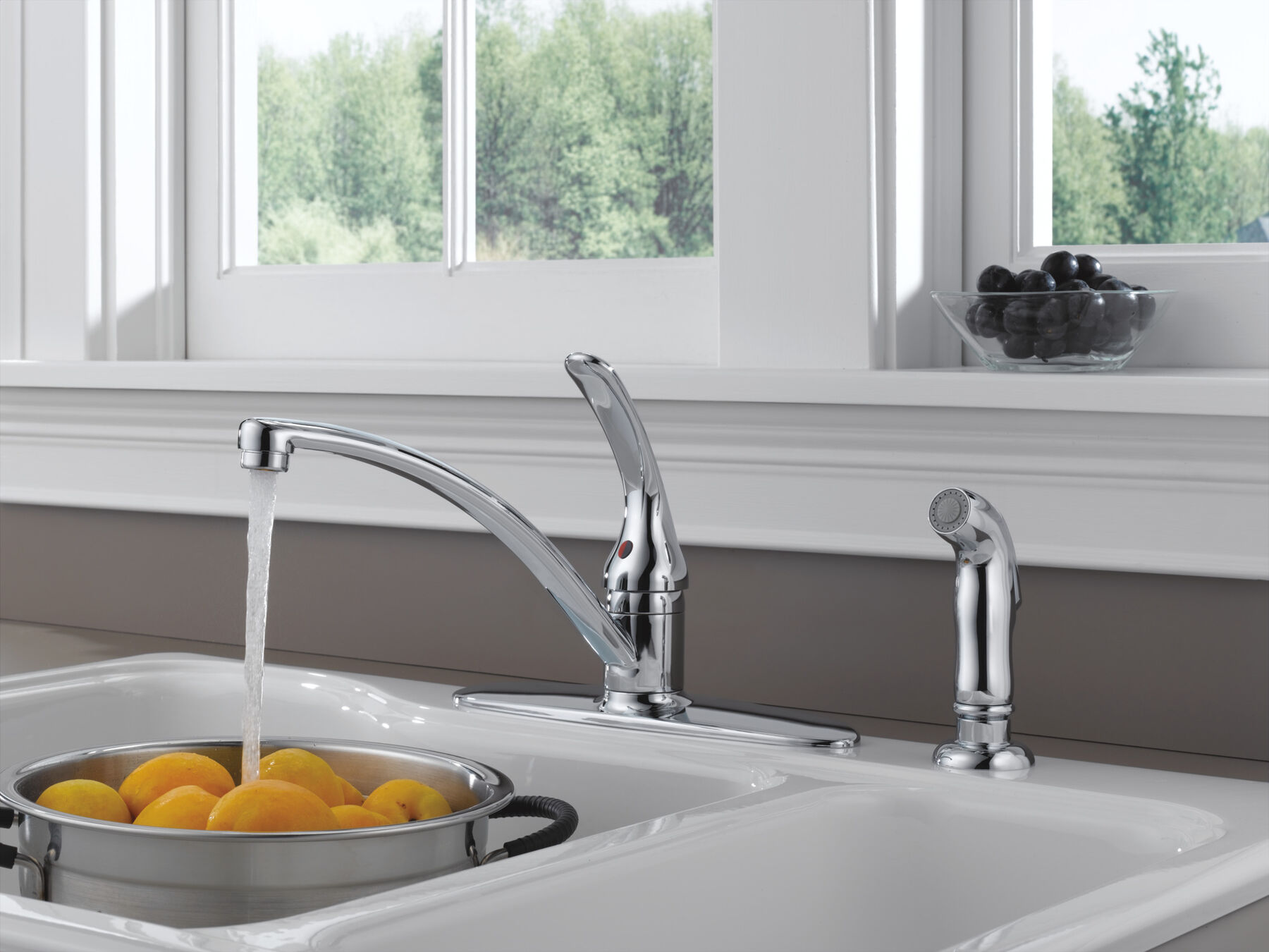 Single Handle Kitchen Faucet With Spray (Recertified), image 3