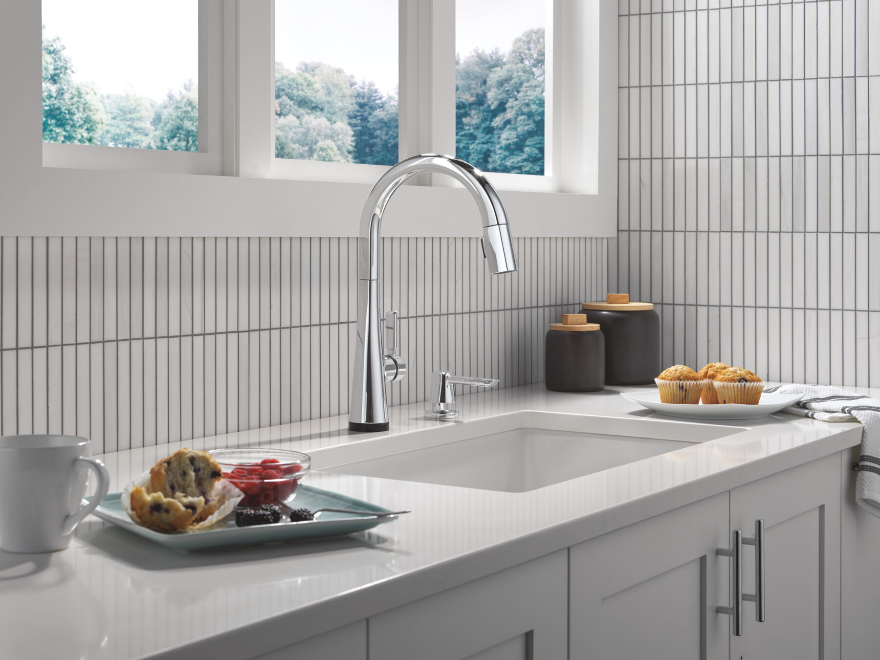 Touch<sub>2</sub>O® Technology Kitchen Faucet with Touchless Technology, image 8
