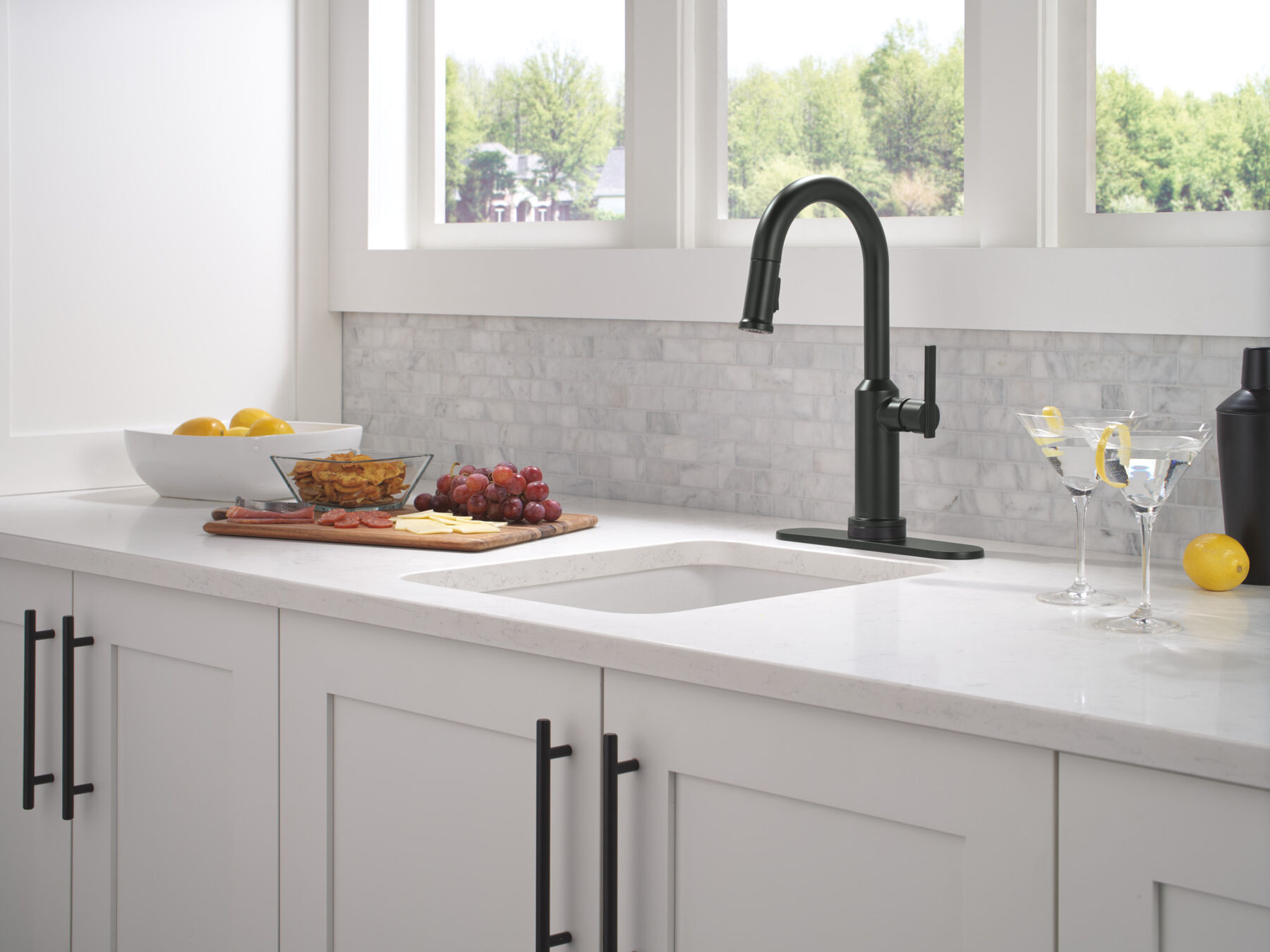 Touch2O&reg; Bar / Prep Faucet with Touchless Technology, image 8