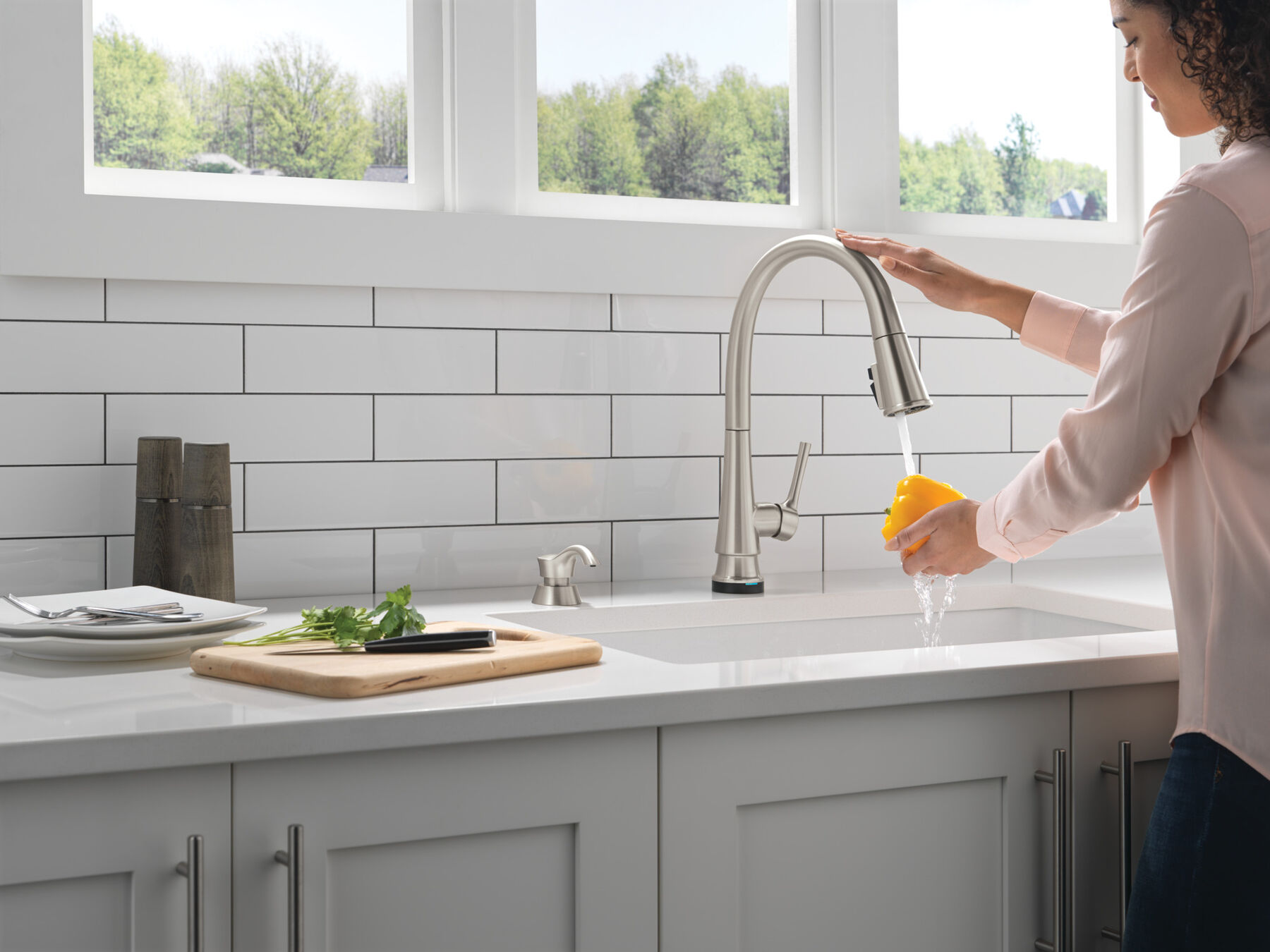 Single Handle Pull-Down Touch<sub>2</sub>O® Technology Kitchen Faucet with Touchless Technology and Soap Dispenser, image 5