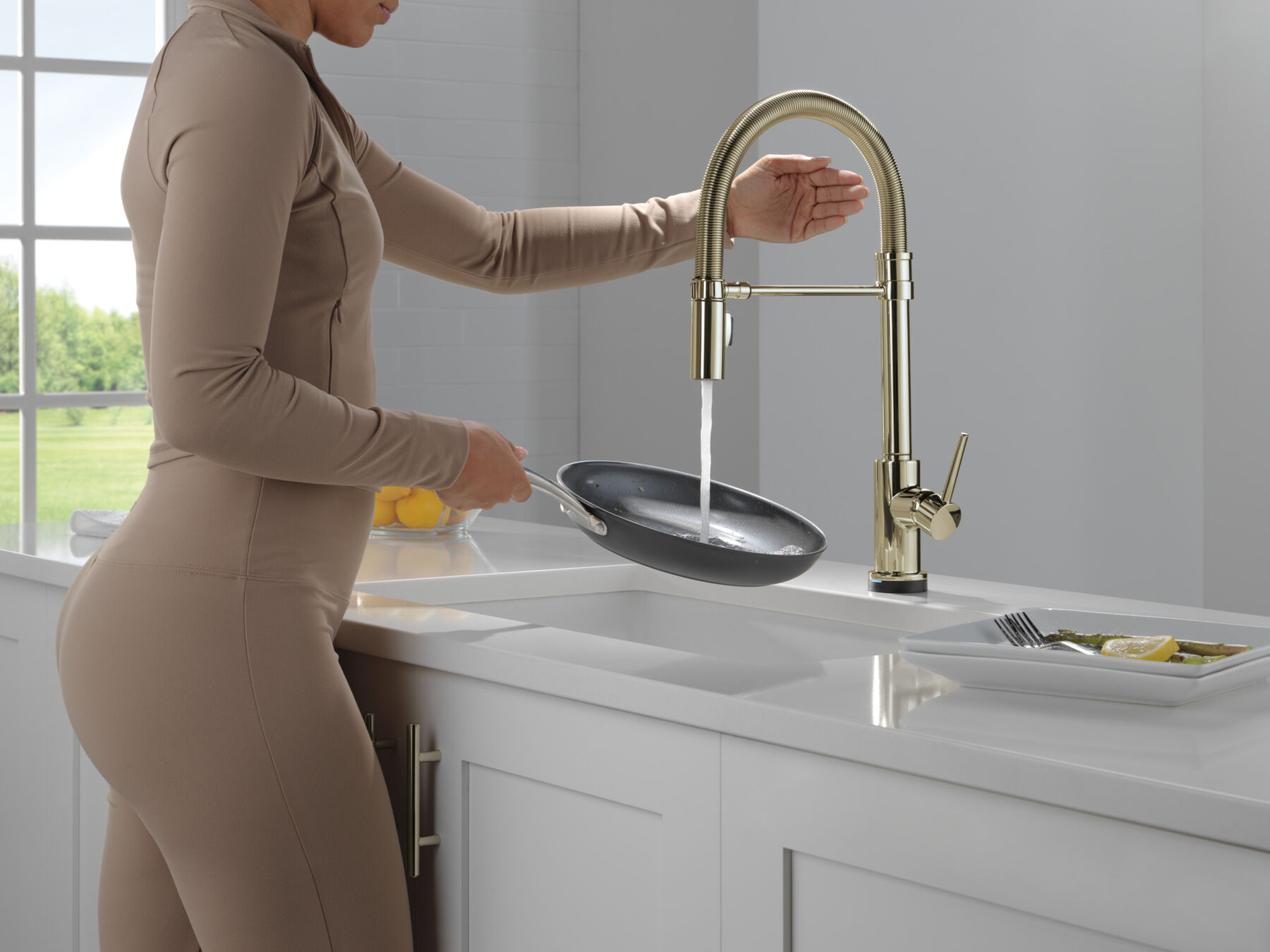 Touch<sub>2</sub>O&reg; Technology Kitchen Faucet with Touchless Technology, image 5