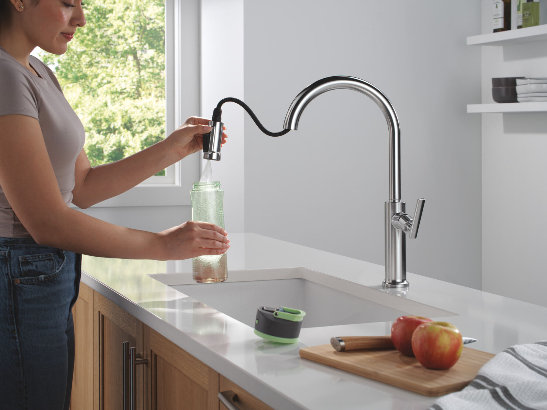 Single Handle Pull-Down Kitchen Faucet