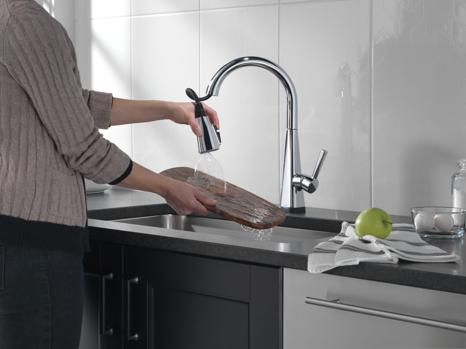 Single-Handle Pull-Down Kitchen Faucet with Touch<sub>2</sub>O® Technology, image 6