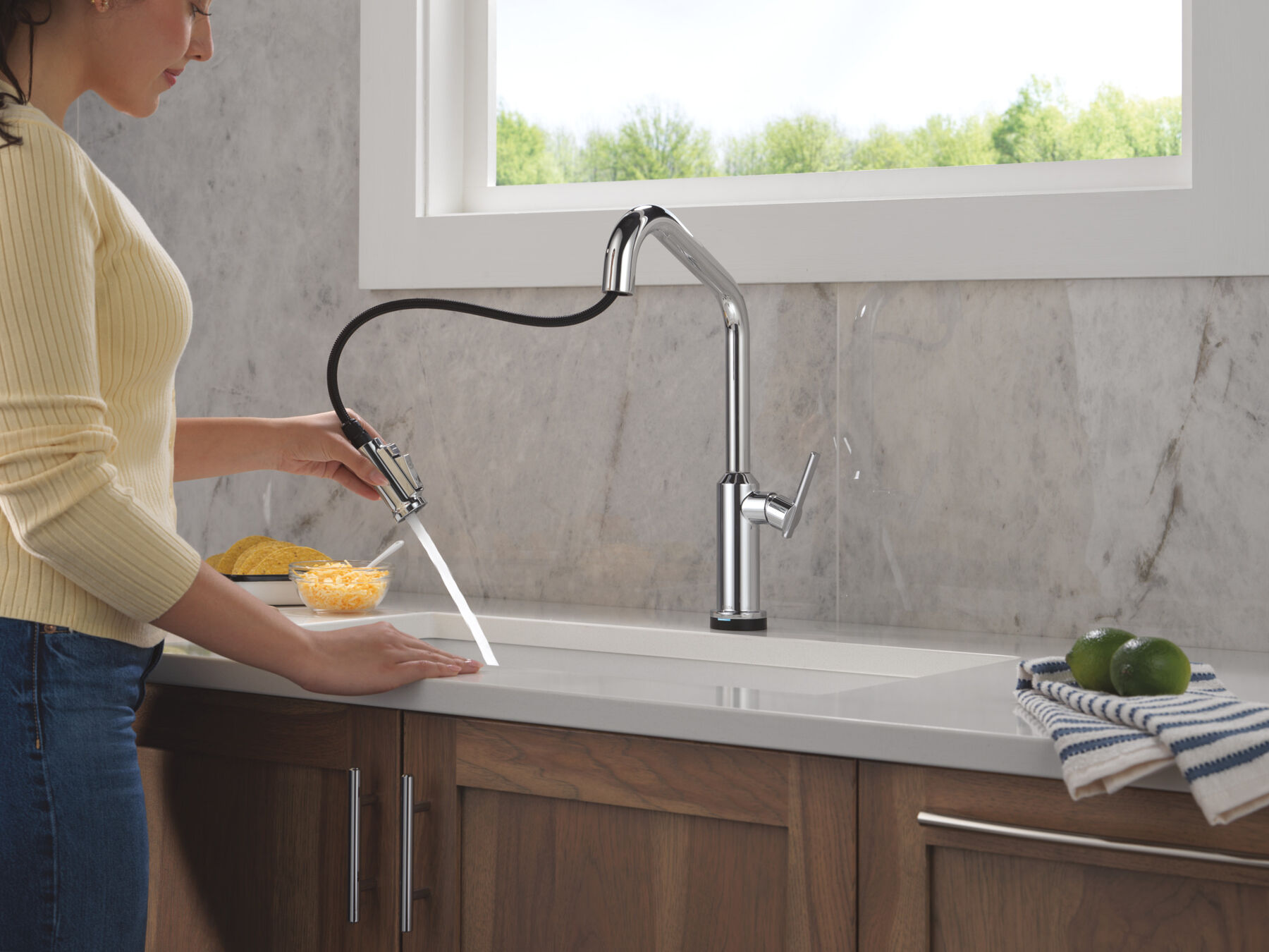 Touch2O&reg; Technology Kitchen Faucet with Touchless Technology, image 2