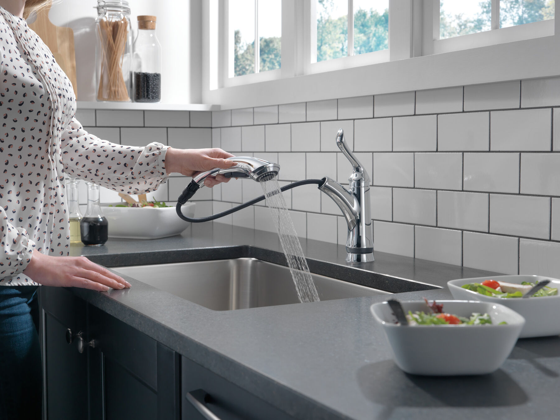Single Handle Pull-Out Kitchen Faucet, image 2