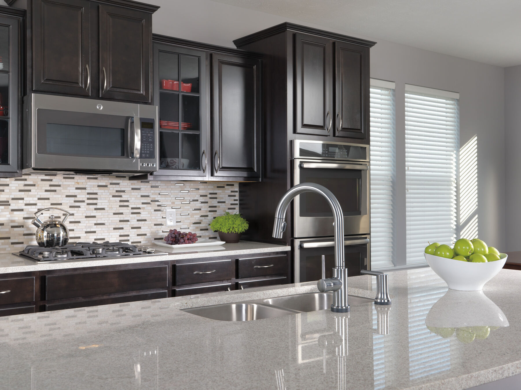 Single Handle Pull-Down Kitchen Faucet, image 4