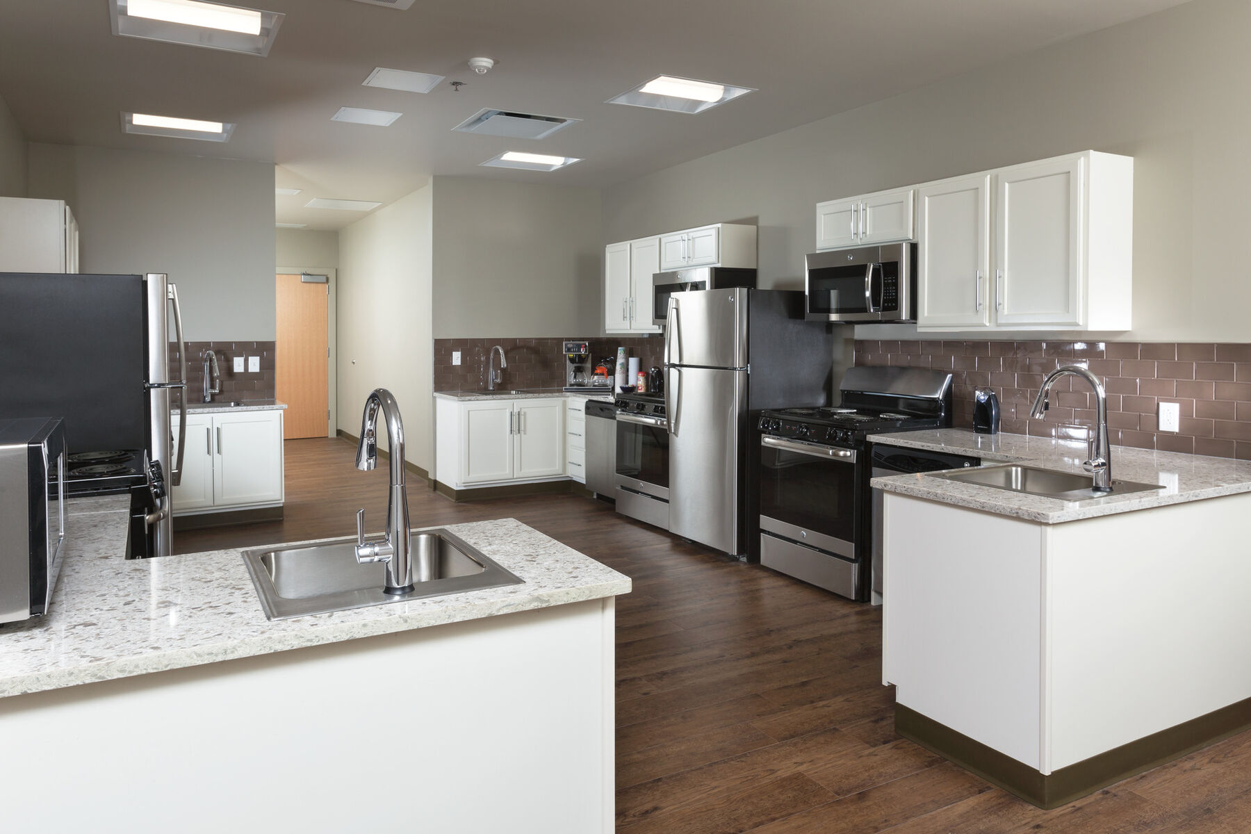 Single Handle Pull-Down Kitchen Faucet with Touch<sub>2</sub>O® Technology, image 16