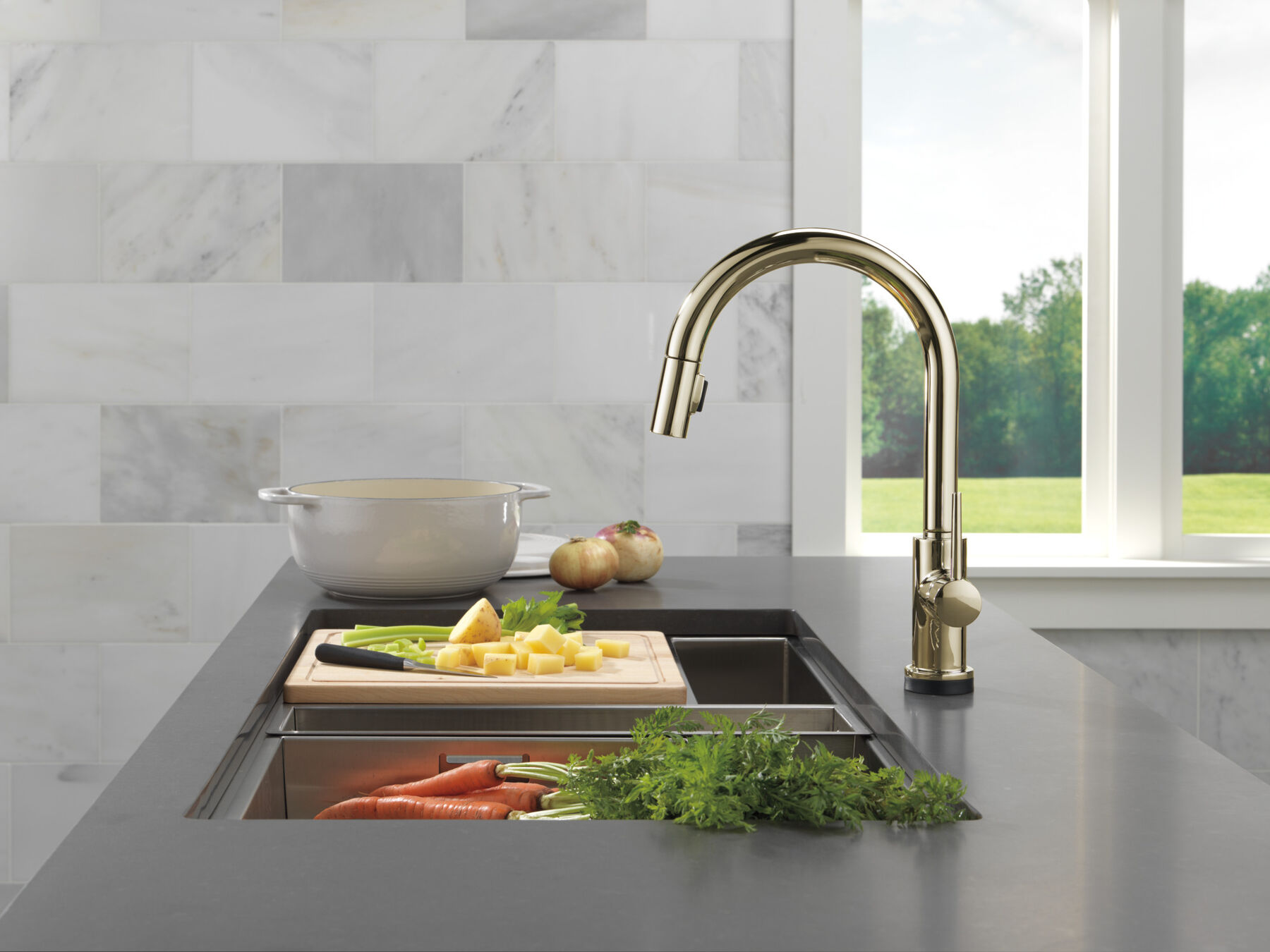 VoiceIQ&reg; Kitchen Faucet with Touch<sub>2</sub>O&reg; Technology with Touchless Technology, image 14