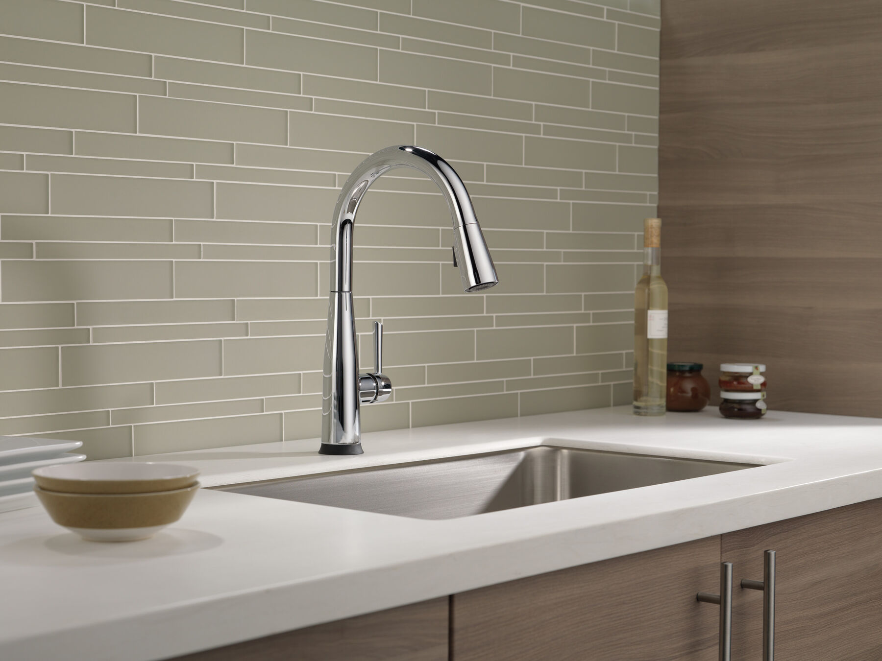 Single Handle Pull-Down Kitchen Faucet with Touch<sub>2</sub>O® Technology, image 20