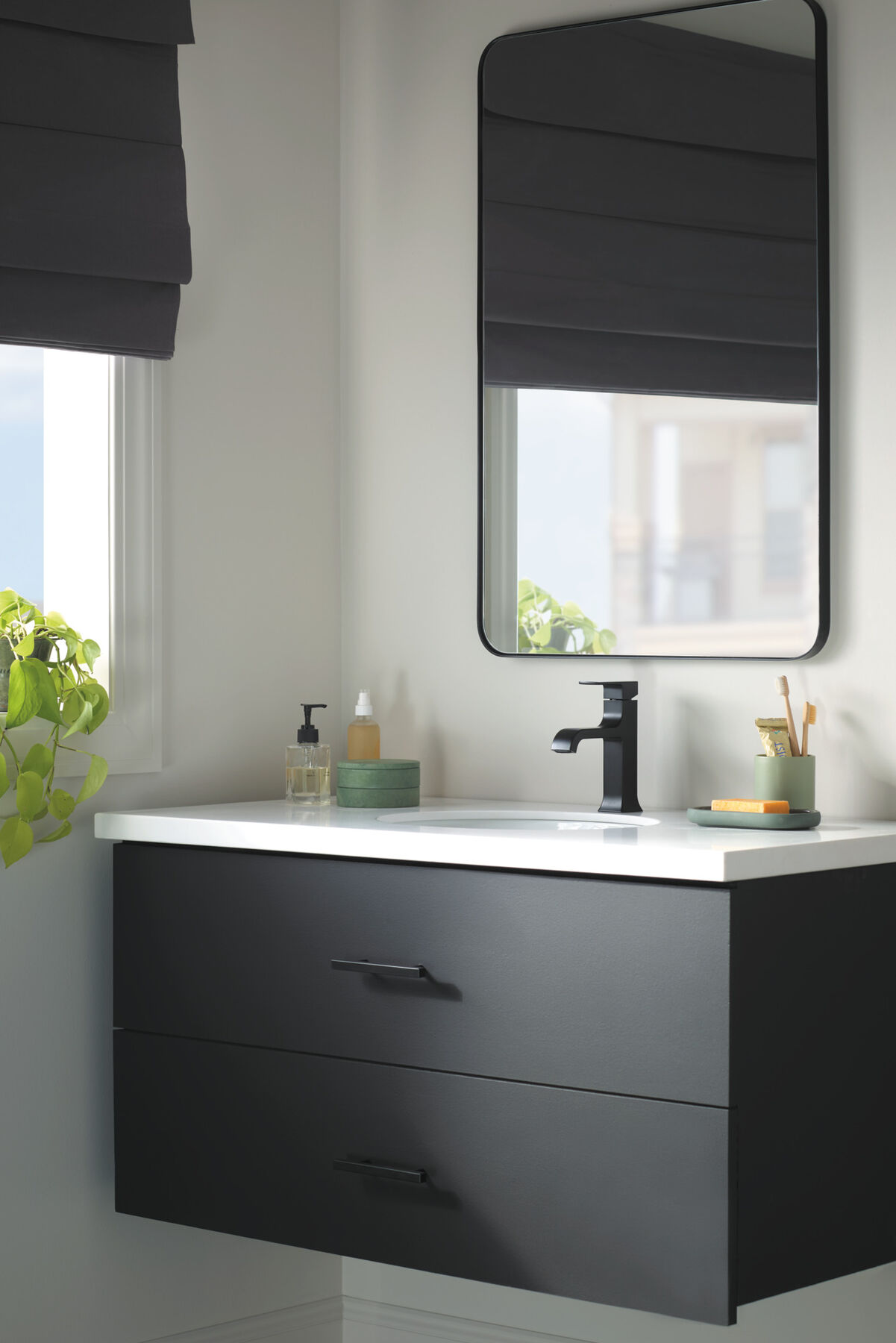 Single Handle Bathroom Faucet Curved Spo (Recertified)