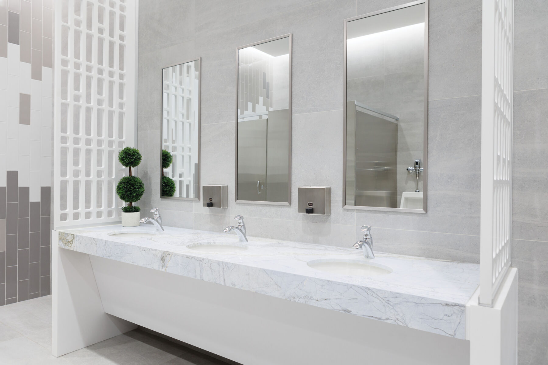 Single Hole Metering Slow-Close Bathroom Faucet