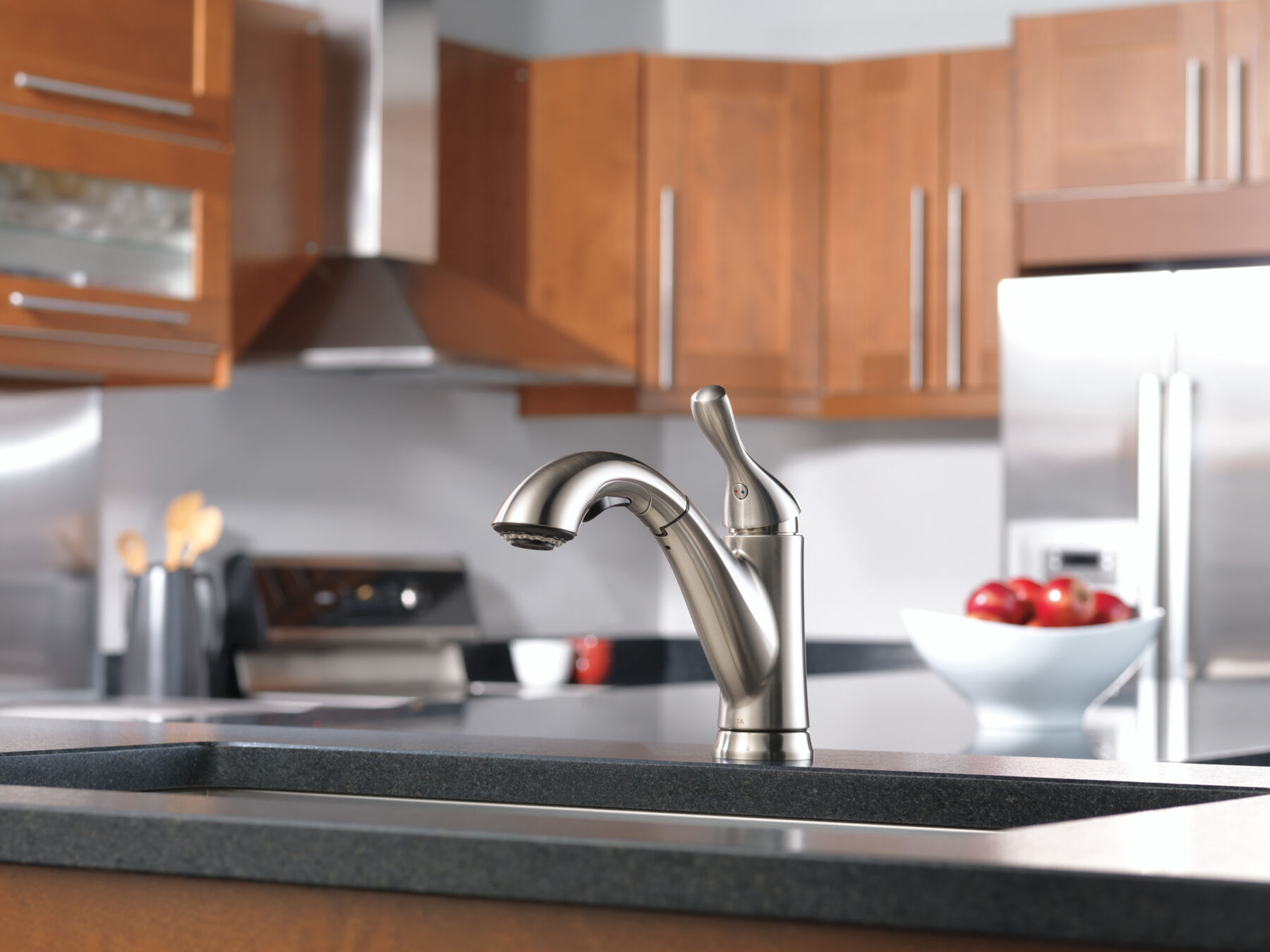 Single Handle Pull-out Kitchen Faucet (Recertified), image 6