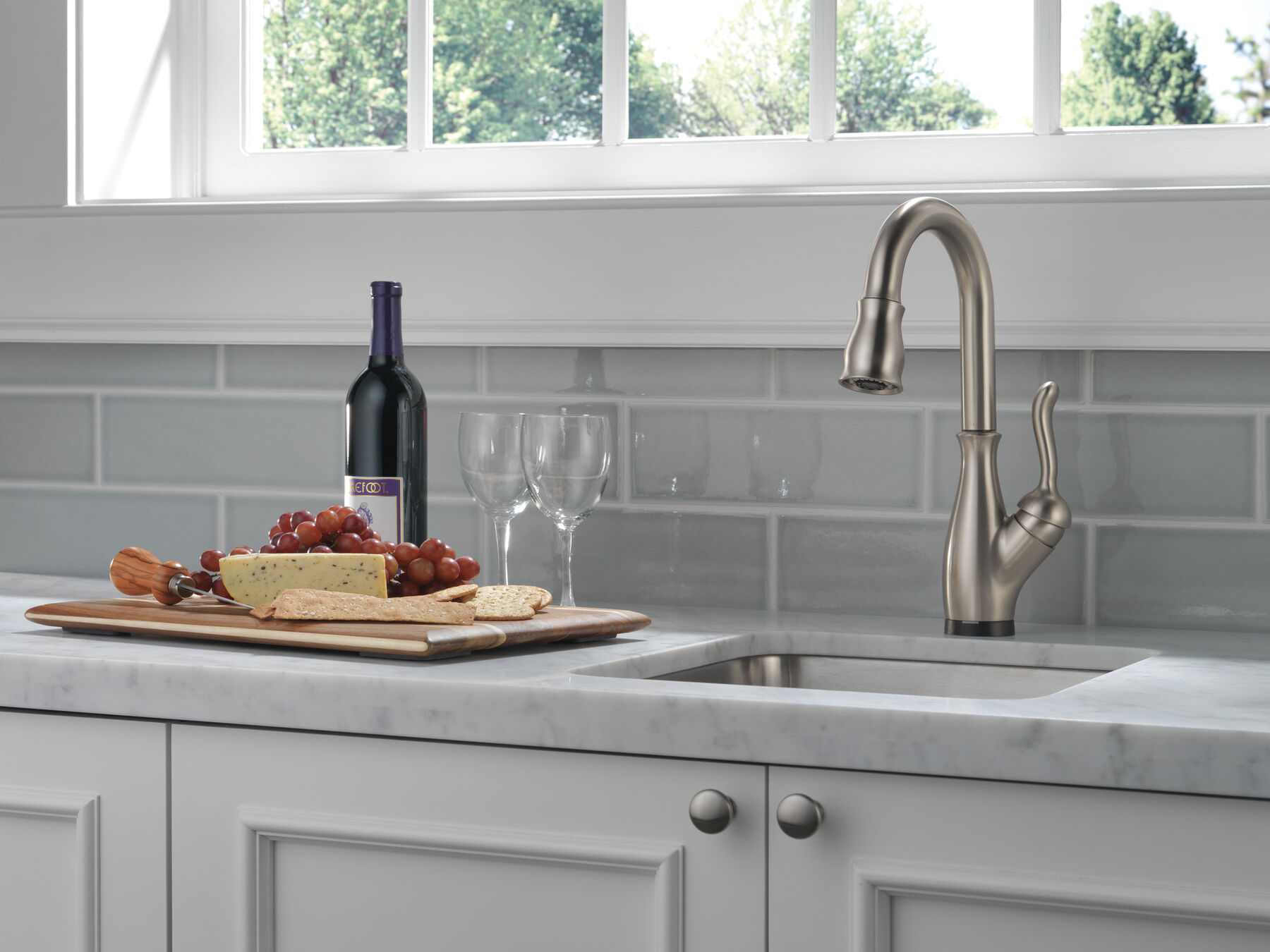 Single Handle Pull-Down Bar / Prep Faucet with Touch<sub>2</sub>O® Technology, image 1