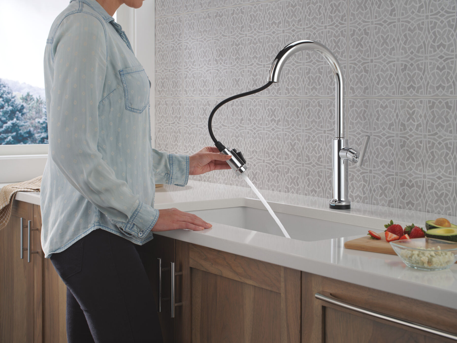 Touch2O&reg; Technology Kitchen Faucet with Touchless Technology