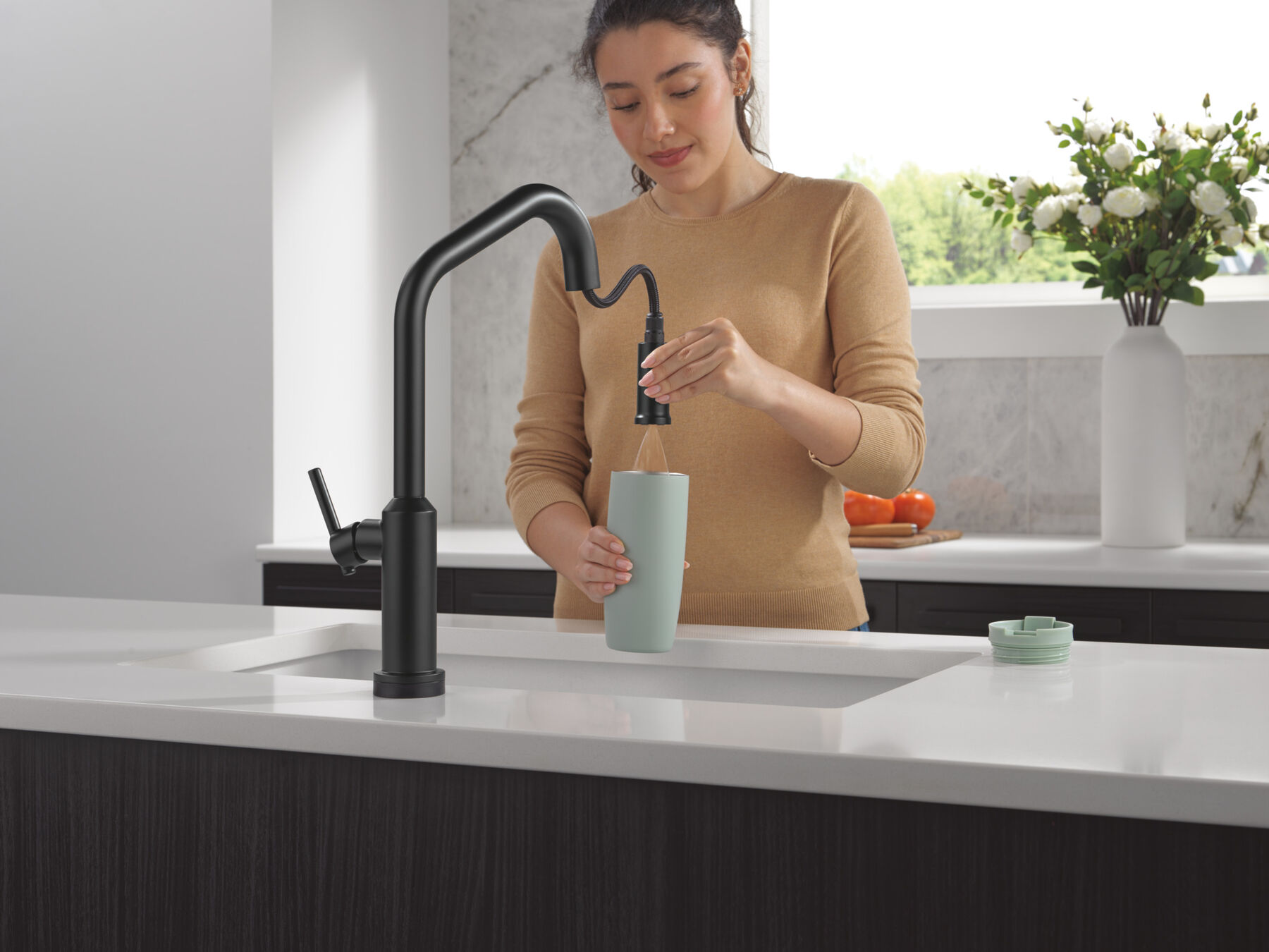 Touch2O&reg; Technology Kitchen Faucet with Touchless Technology, image 6
