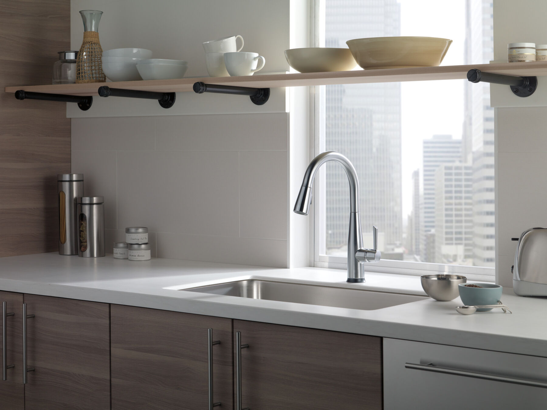 Single Handle Pull-Down Kitchen Faucet with Touch<sub>2</sub>O&reg; Technology