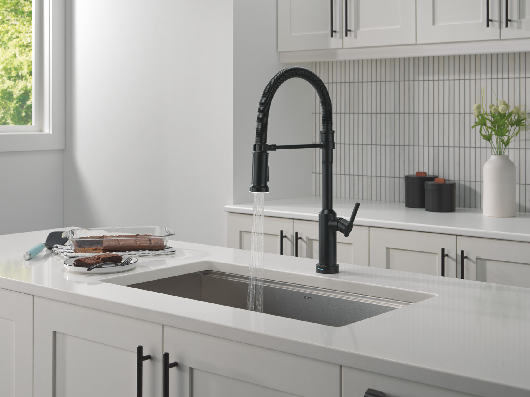 Touch2O&reg; Technology Kitchen Faucet with Touchless Technology, image 20