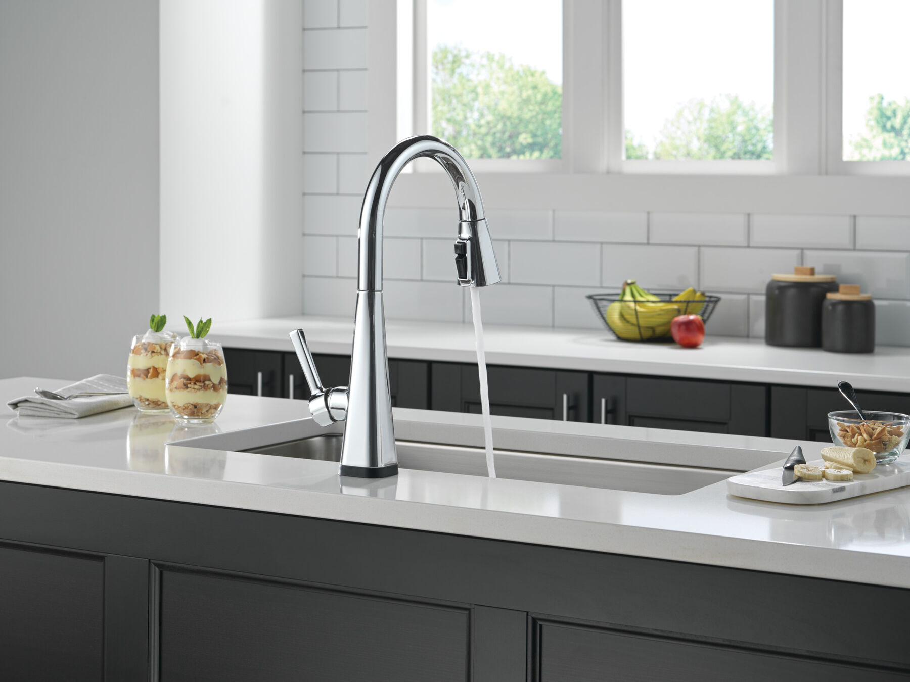 Single-Handle Pull-Down Kitchen Faucet with Touch<sub>2</sub>O® Technology, image 14