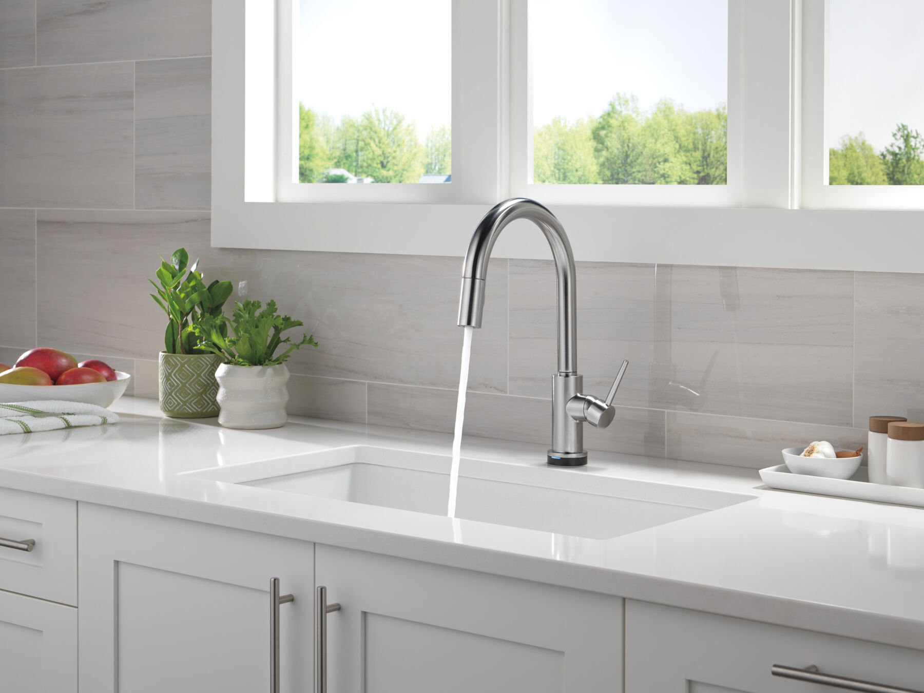 Touch2O with Touchless Technology Single Handle Pull-Down Kitchen Faucet with Soap Dispenser