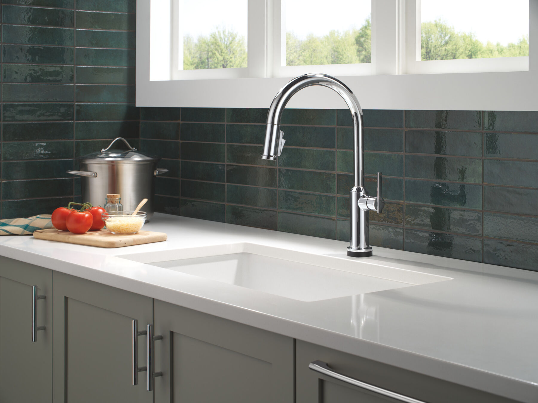 Touch2O&reg; Technology Kitchen Faucet with Touchless Technology, image 14