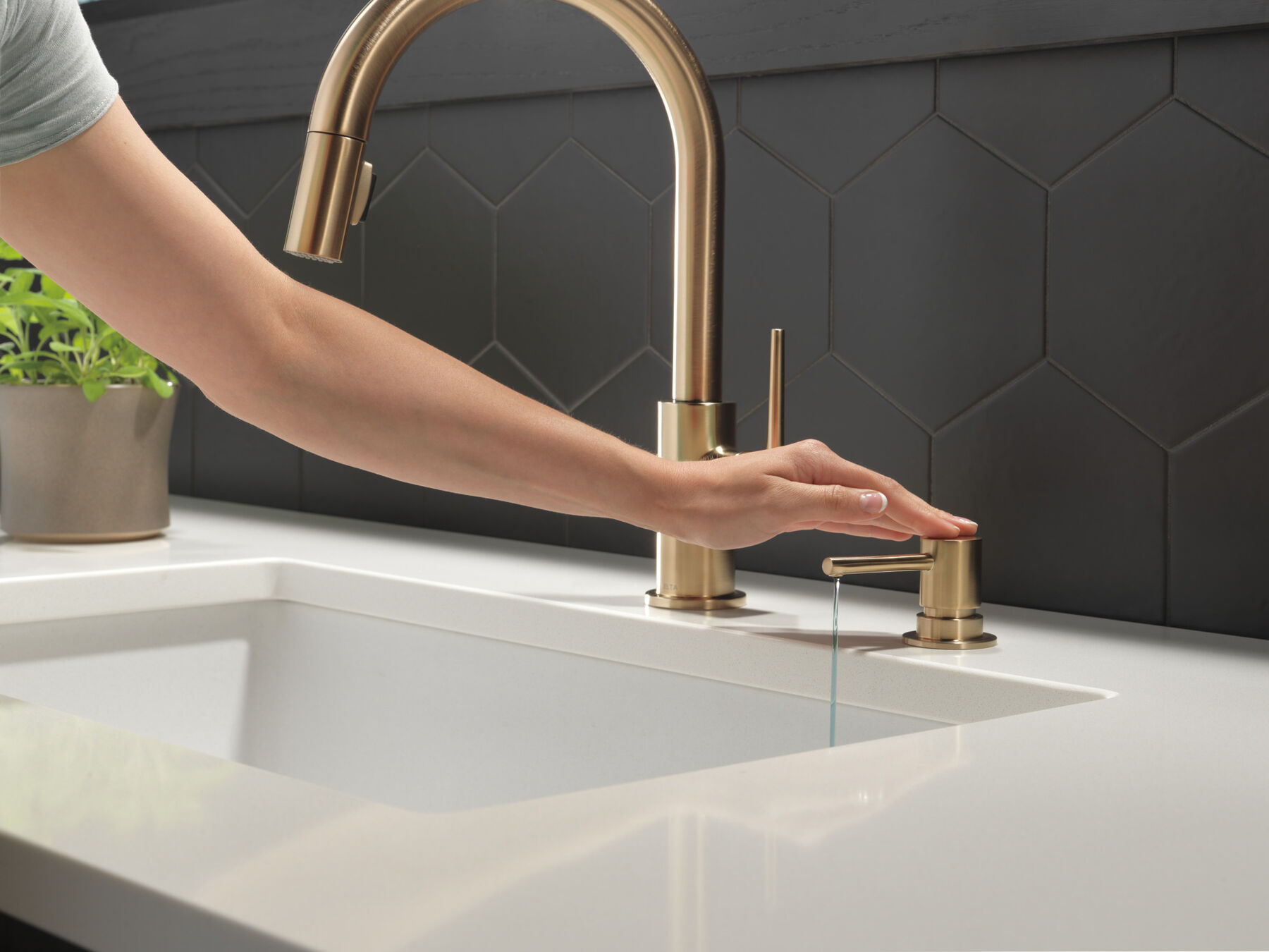 Single Handle Pull-Down Kitchen Faucet (Recertified), image 6