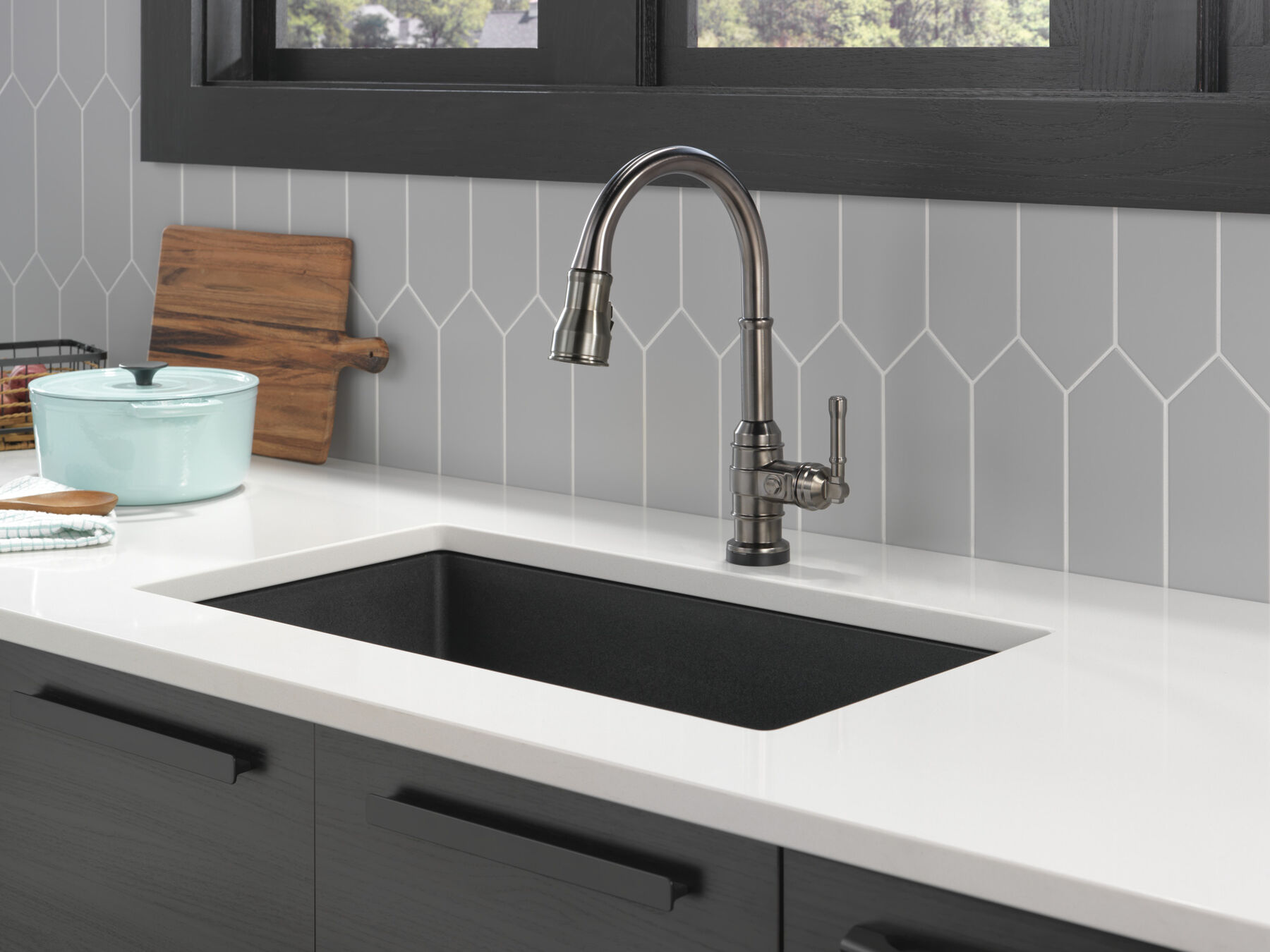 Single Handle Pull-Down Kitchen Faucet With Touch<sub>2</sub>O®  Technology, image 1