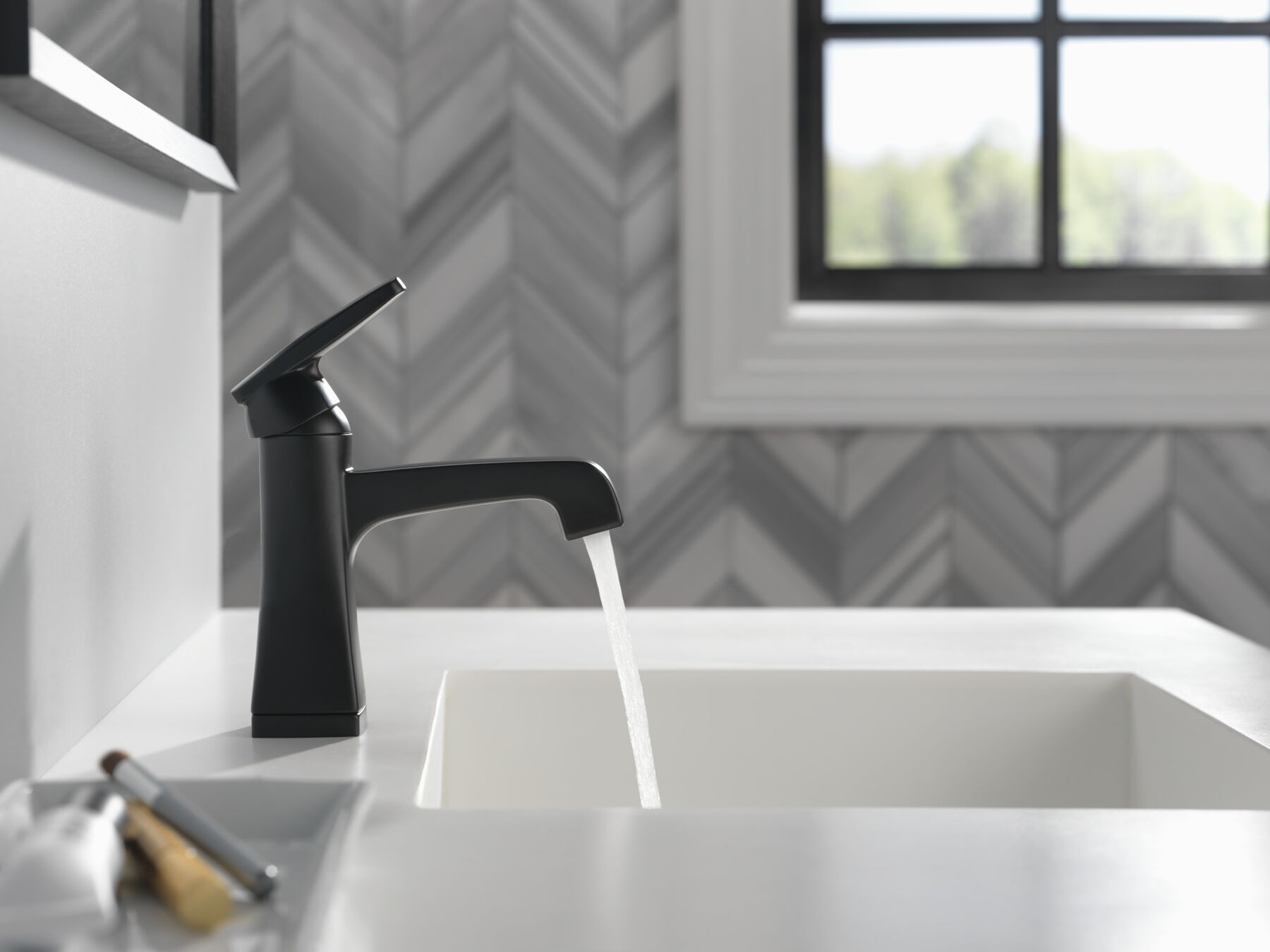 Single-Hole Bathroom Faucet (Recertified)