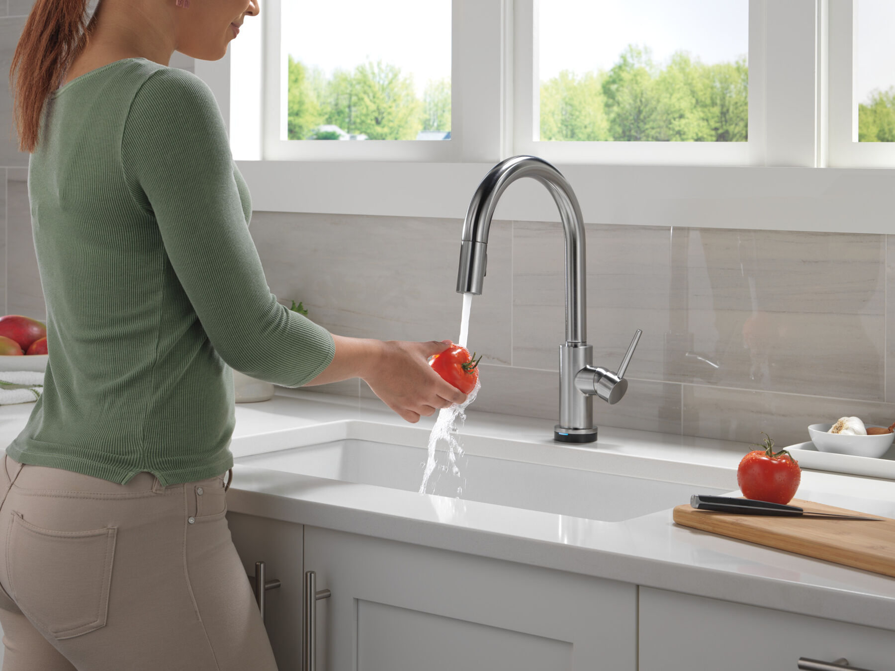 Touch2O with Touchless Technology Single Handle Pull-Down Kitchen Faucet with Soap Dispenser