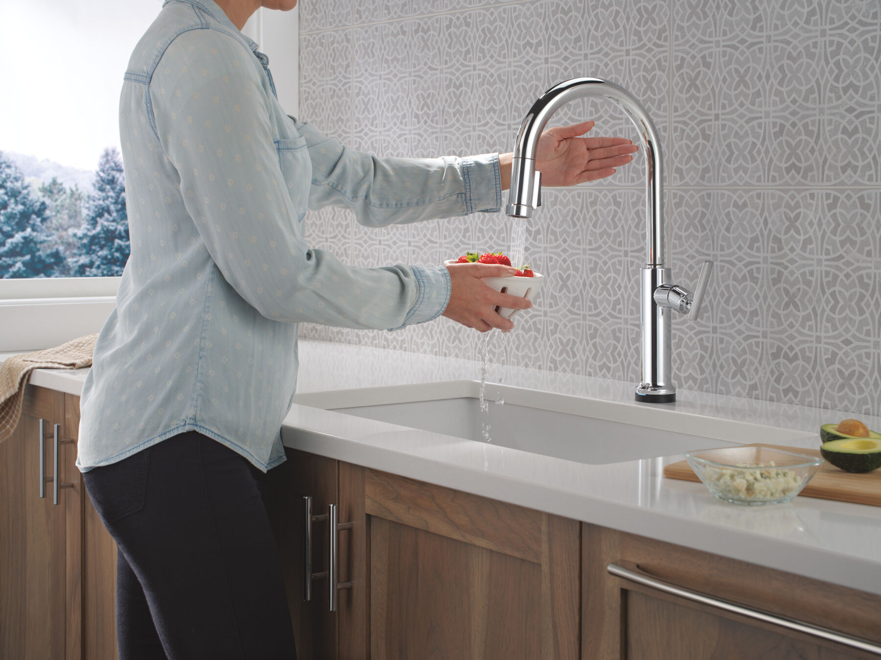 Touch2O&reg; Technology Kitchen Faucet with Touchless Technology