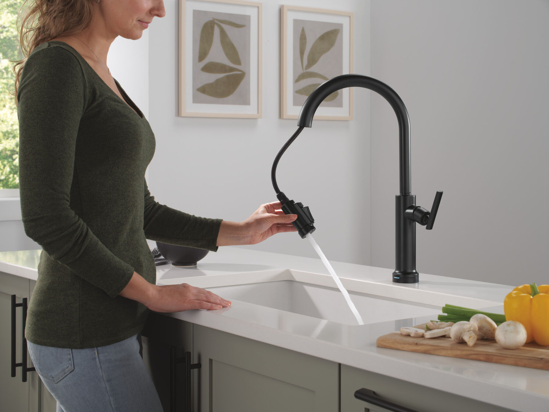 Touch2O&reg; Technology Kitchen Faucet with Touchless Technology