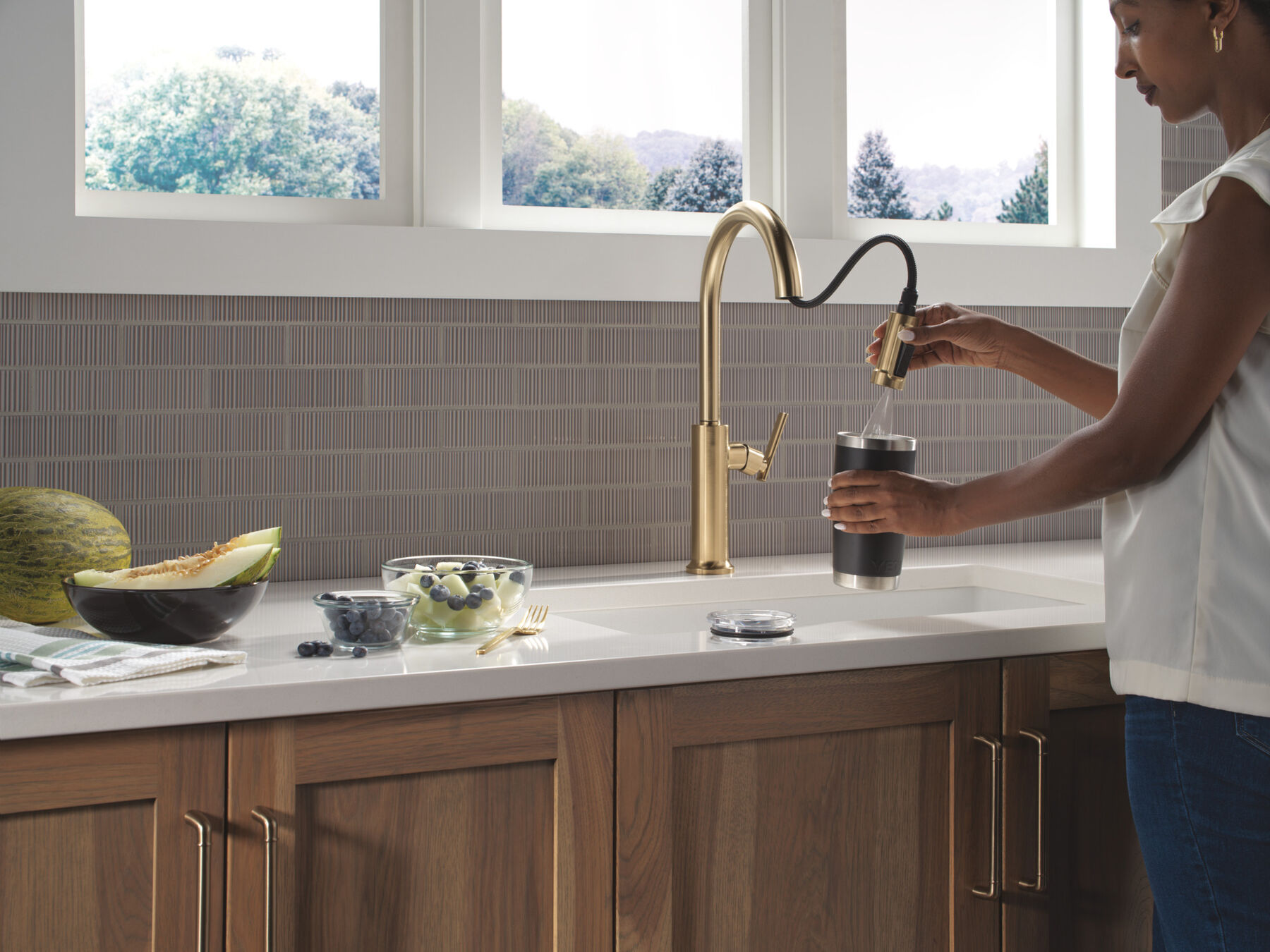 Single Handle Pull-Down Kitchen Faucet