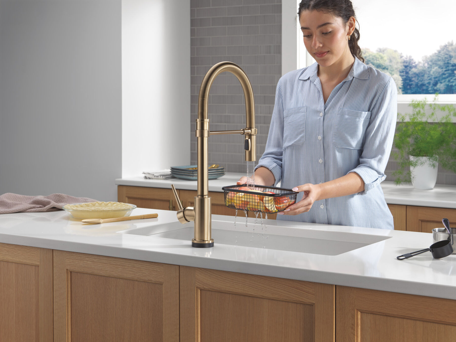 Touch<sub>2</sub>O® Technology Kitchen Faucet with Touchless Technology, image 6