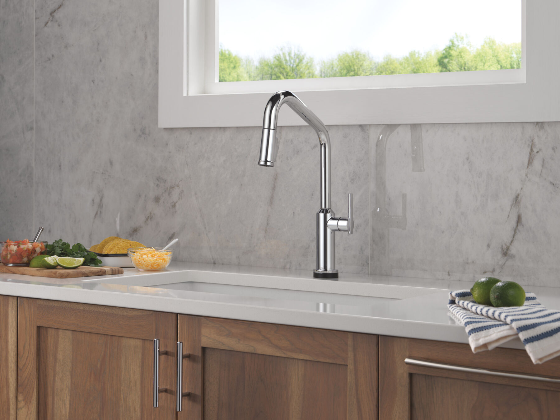 Touch2O&reg; Technology Kitchen Faucet with Touchless Technology, image 14