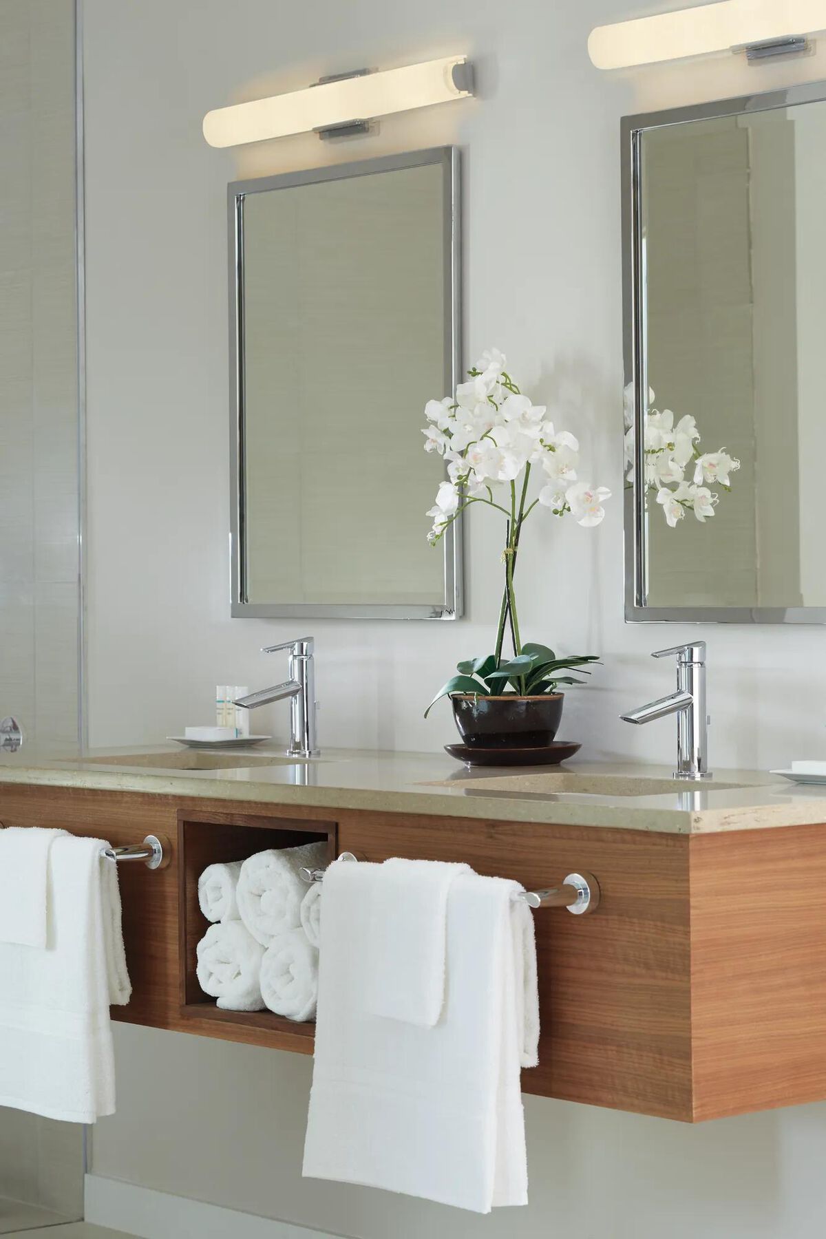 18" Towel Bar