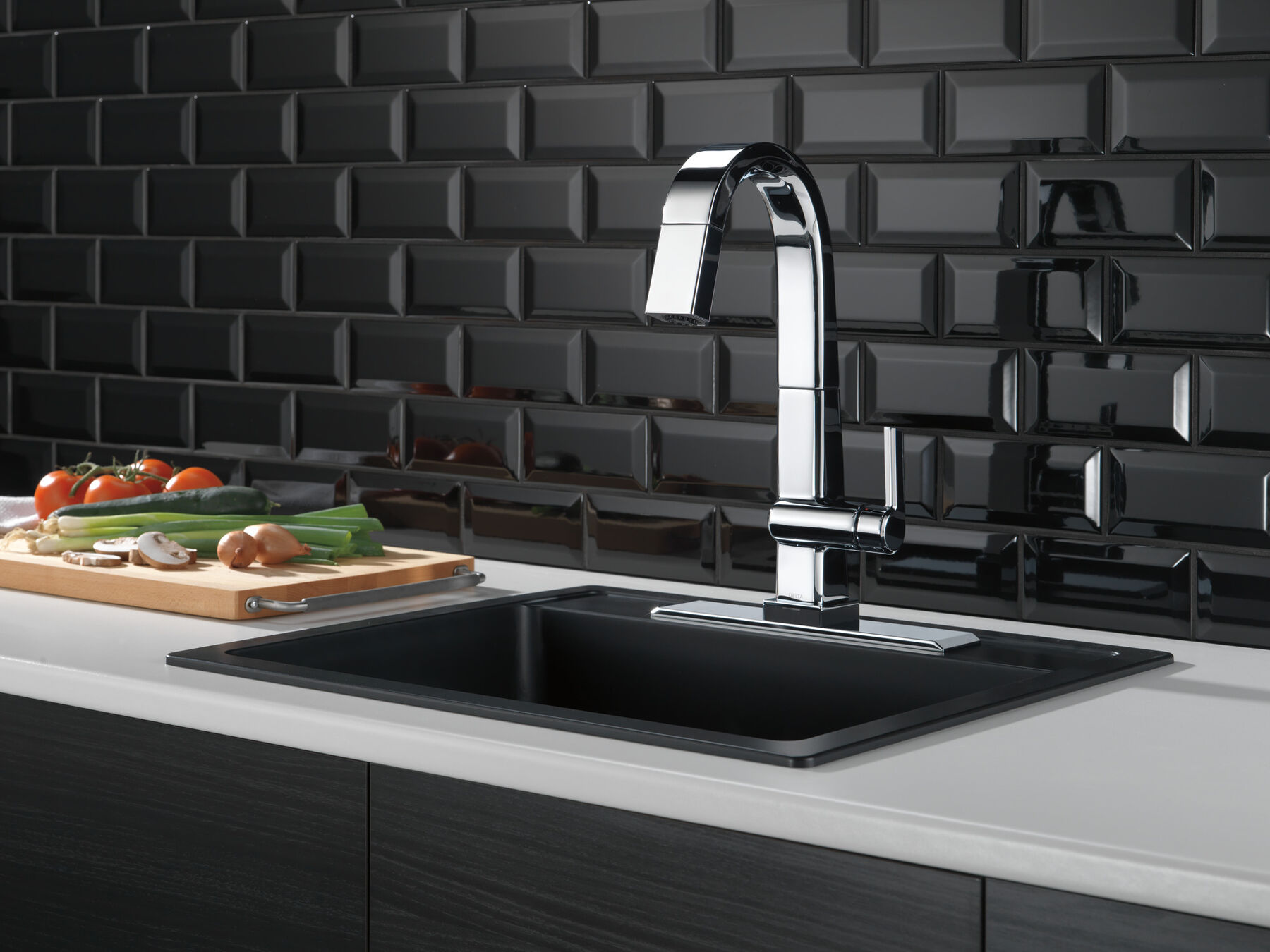 Single Handle Pull-Down Bar/Prep Faucet With Touch<sub>2</sub>O® Technology, image 6