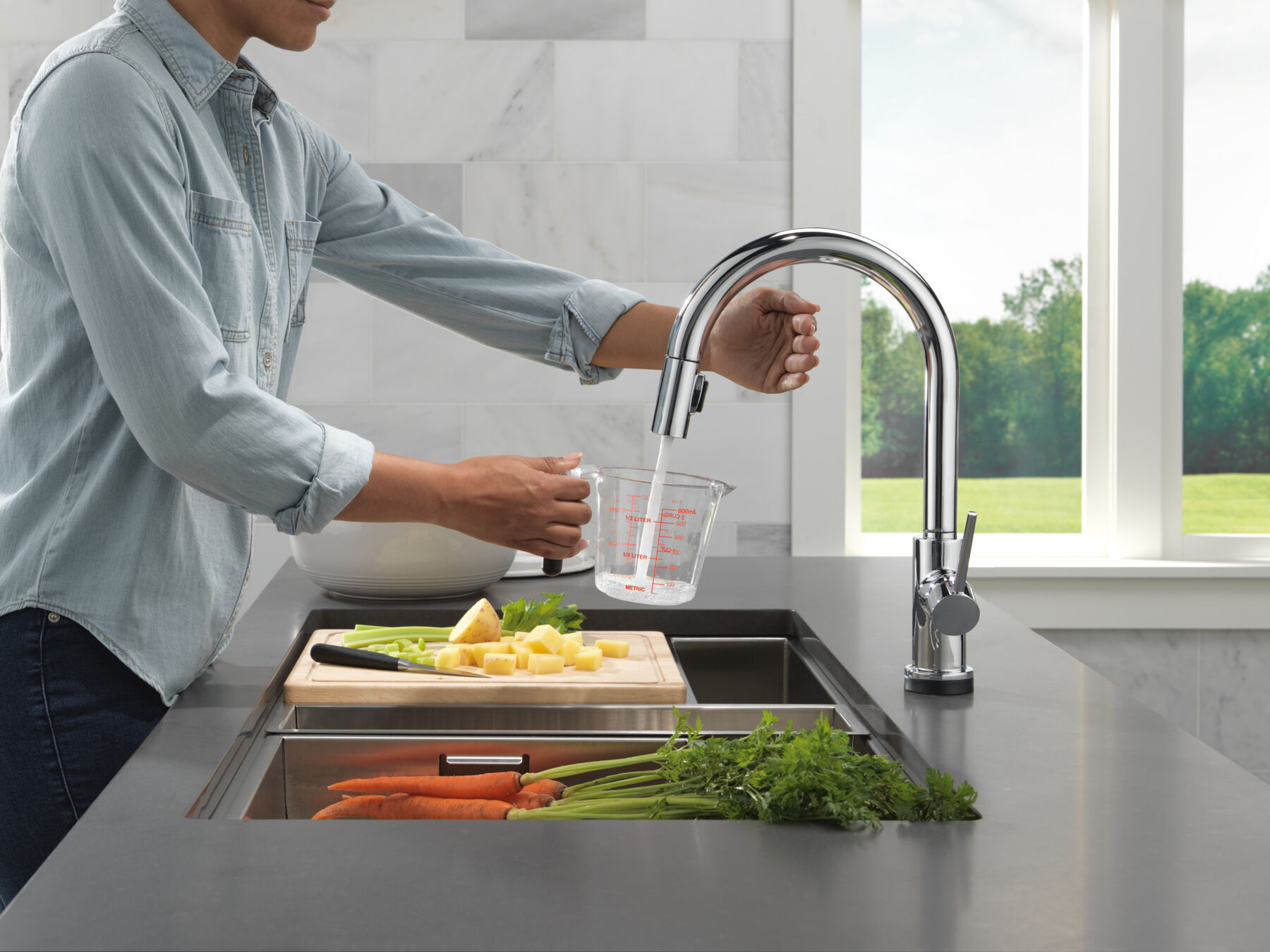 Touch<sub>2</sub>O® Technology Kitchen Faucet with Touchless Technology, image 6