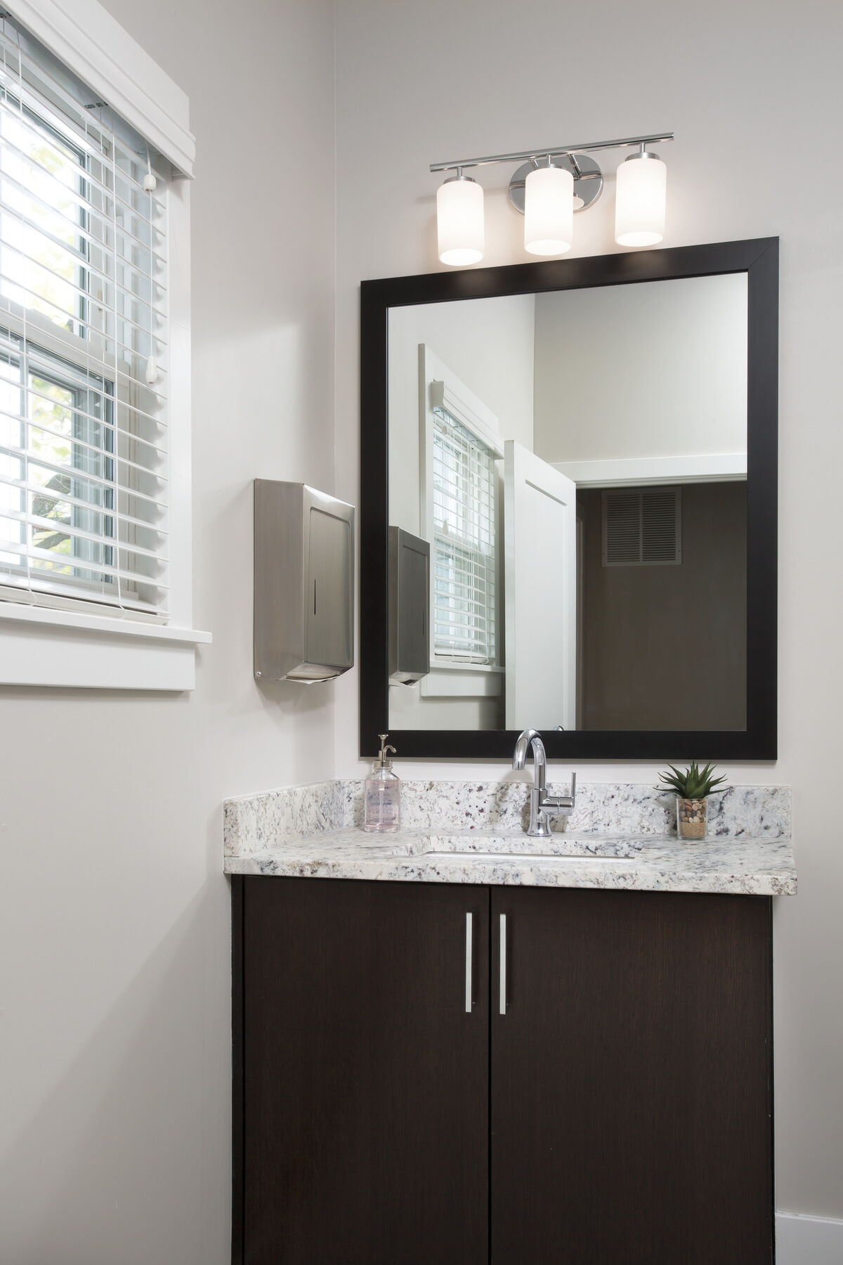 Single Handle High-Arc Bathroom Faucet, image 4